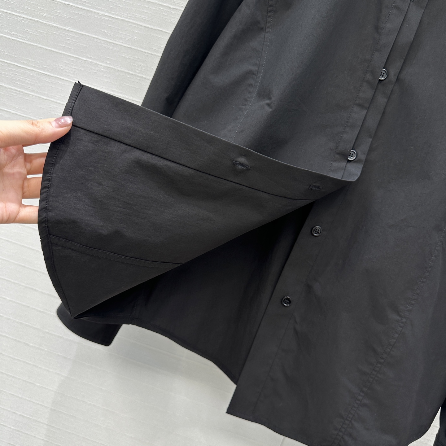 独家首发❤️Alai*26早春新品扭纹立领衬衫，简奢宫廷风气质上身美到没朋友！木耳边细节精致又优雅。修身