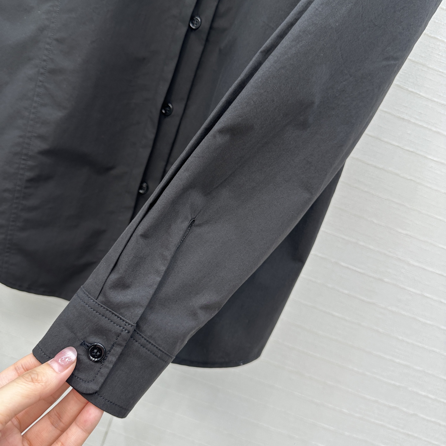 独家首发❤️Alai*26早春新品扭纹立领衬衫，简奢宫廷风气质上身美到没朋友！木耳边细节精致又优雅。修身