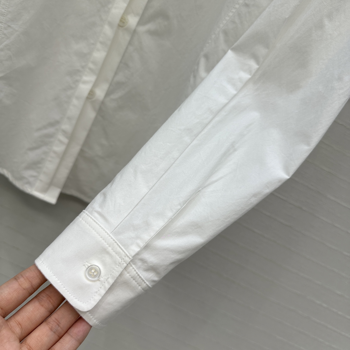 独家首发❤️Alai*26早春新品扭纹立领衬衫，简奢宫廷风气质上身美到没朋友！木耳边细节精致又优雅。修身