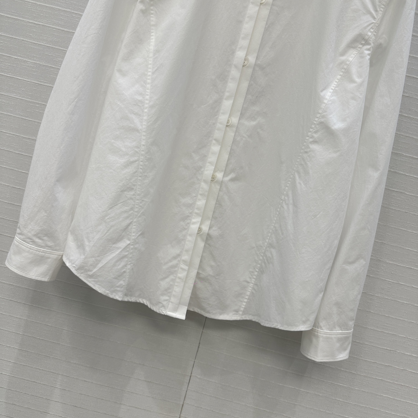 独家首发❤️Alai*26早春新品扭纹立领衬衫，简奢宫廷风气质上身美到没朋友！木耳边细节精致又优雅。修身