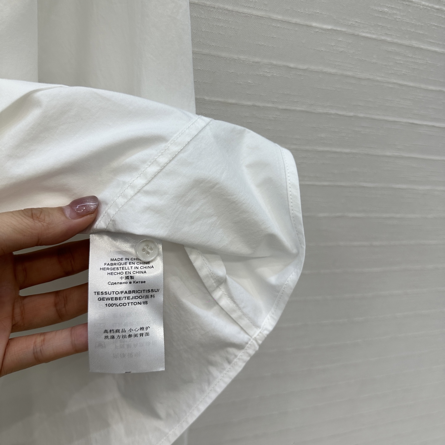 独家首发❤️Alai*26早春新品扭纹立领衬衫，简奢宫廷风气质上身美到没朋友！木耳边细节精致又优雅。修身