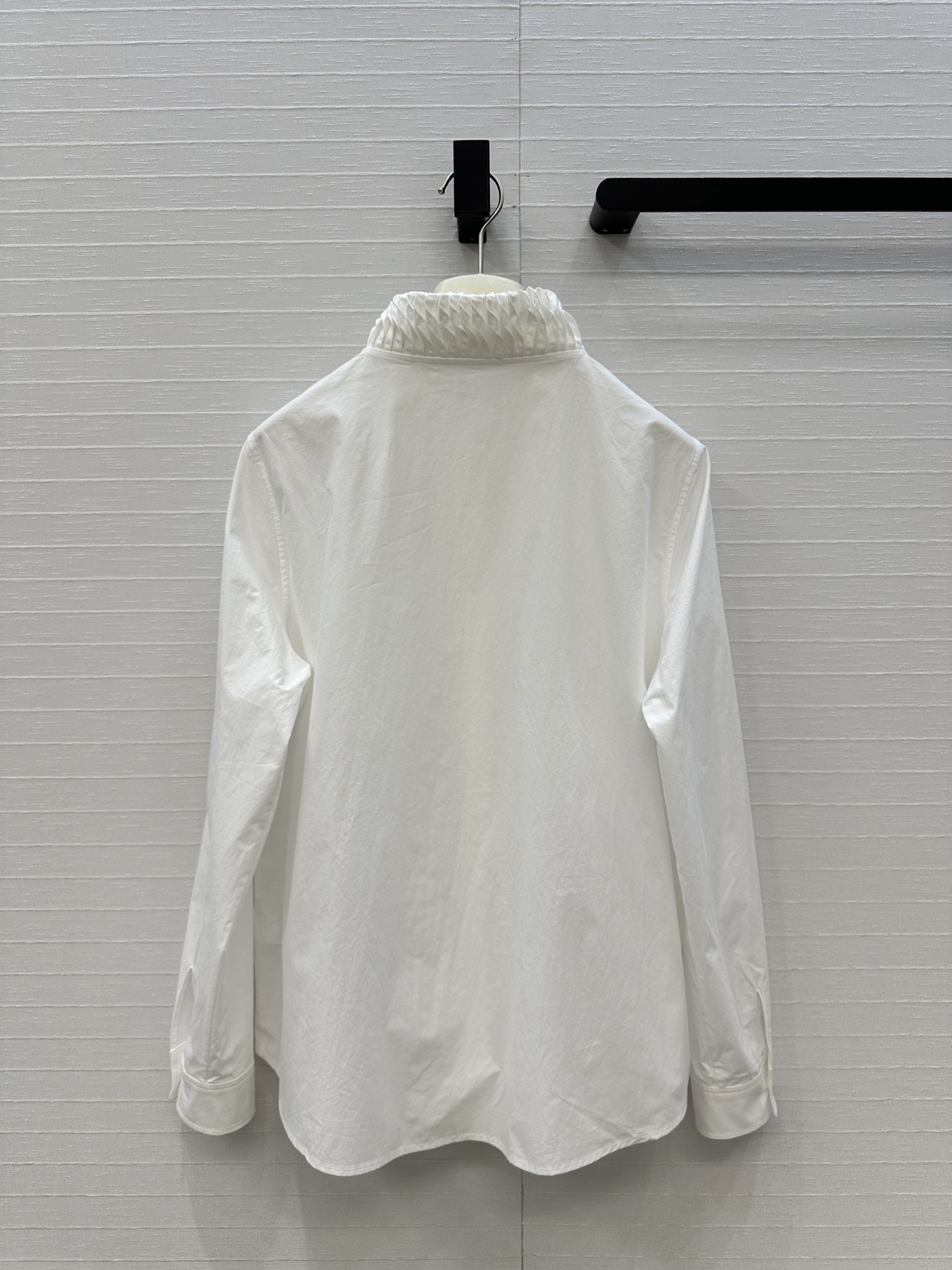 独家首发❤️Alai*26早春新品扭纹立领衬衫，简奢宫廷风气质上身美到没朋友！木耳边细节精致又优雅。修身