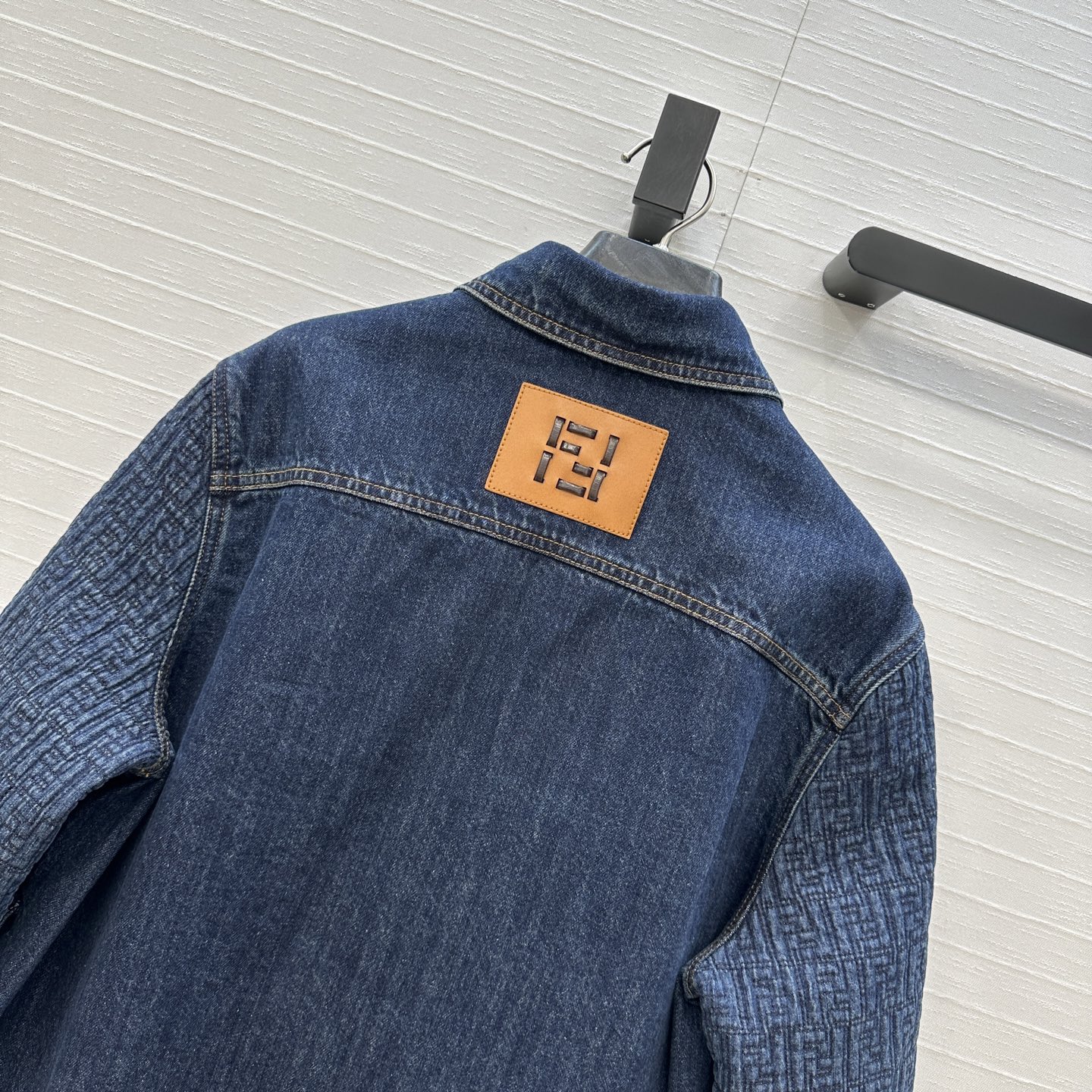 高端品质，爆单推荐❤️F新品，衬式牛仔外套！绗缝暗纹刺绣拼接复古深蓝水洗丹宁面料，宽松男友风廓形超显随性