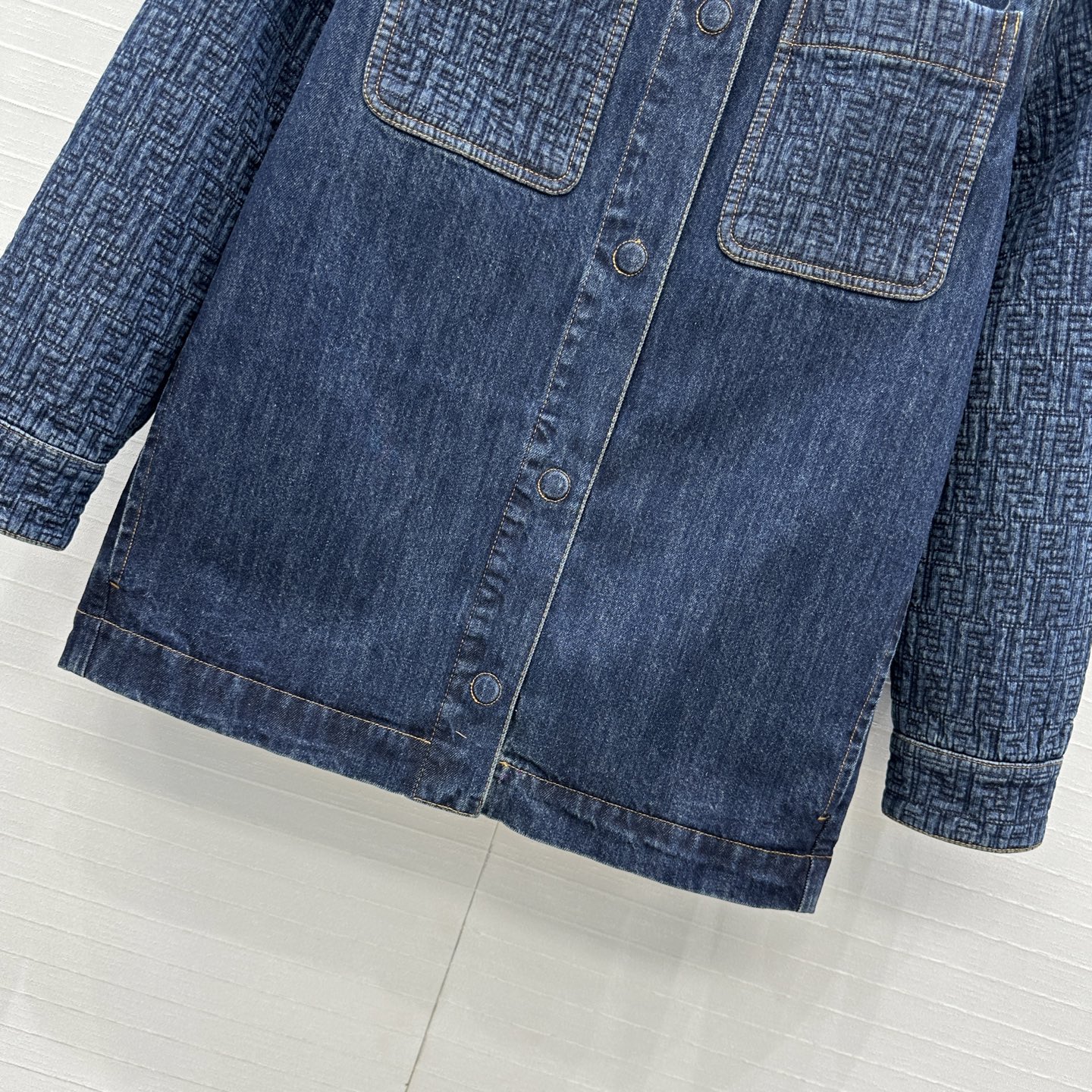 高端品质，爆单推荐❤️F新品，衬式牛仔外套！绗缝暗纹刺绣拼接复古深蓝水洗丹宁面料，宽松男友风廓形超显随性