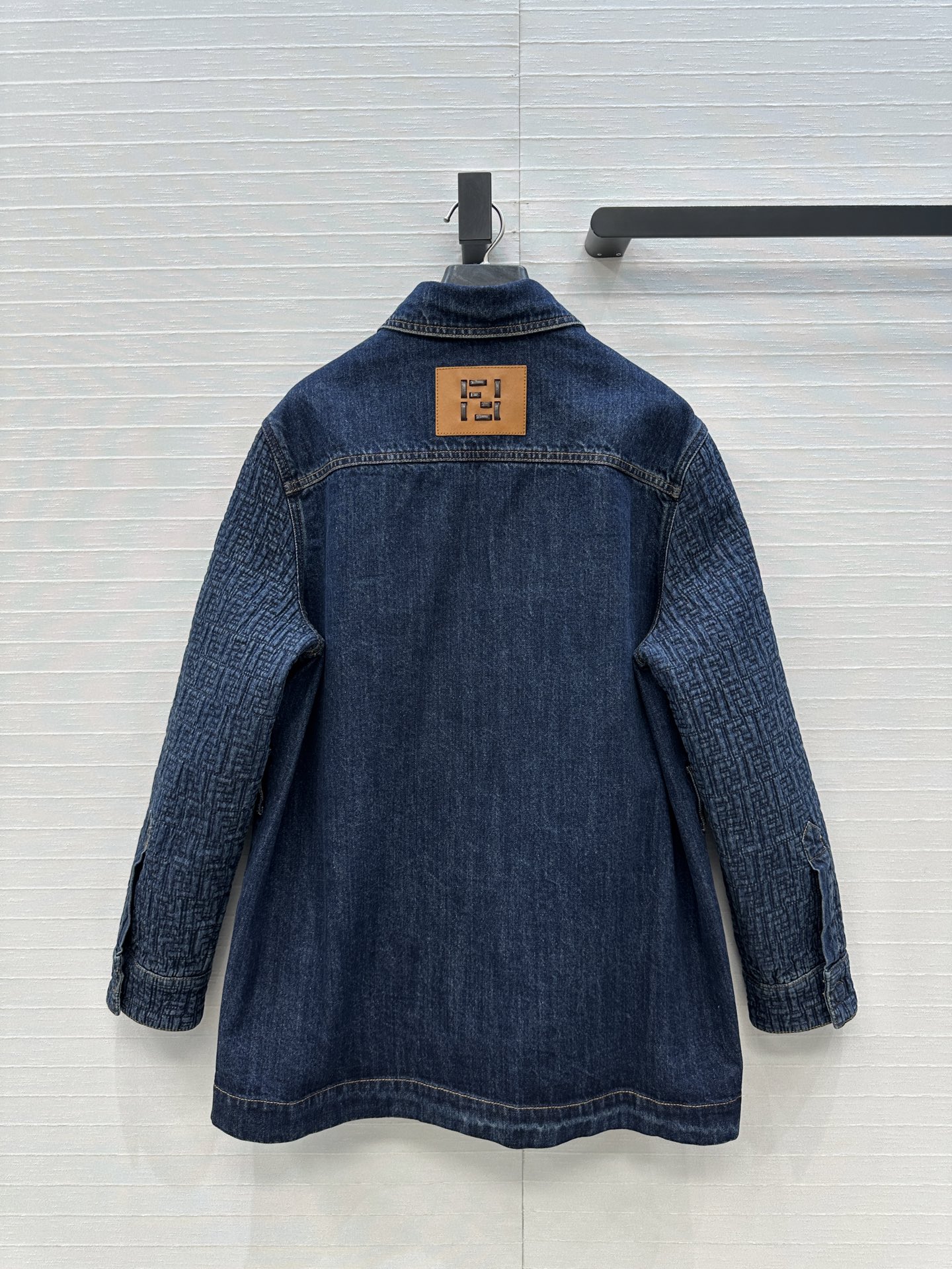 高端品质，爆单推荐❤️F新品，衬式牛仔外套！绗缝暗纹刺绣拼接复古深蓝水洗丹宁面料，宽松男友风廓形超显随性