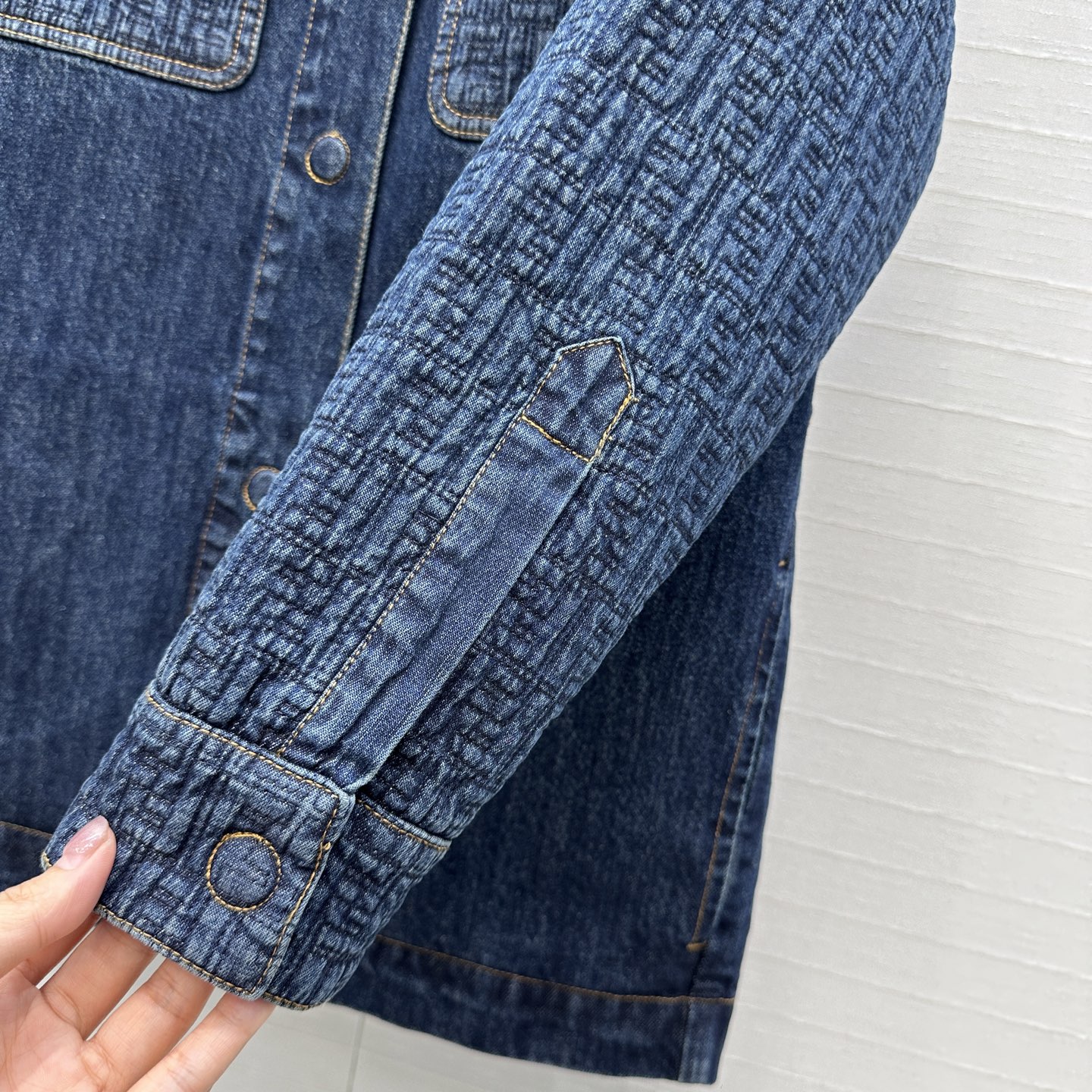 高端品质，爆单推荐❤️F新品，衬式牛仔外套！绗缝暗纹刺绣拼接复古深蓝水洗丹宁面料，宽松男友风廓形超显随性