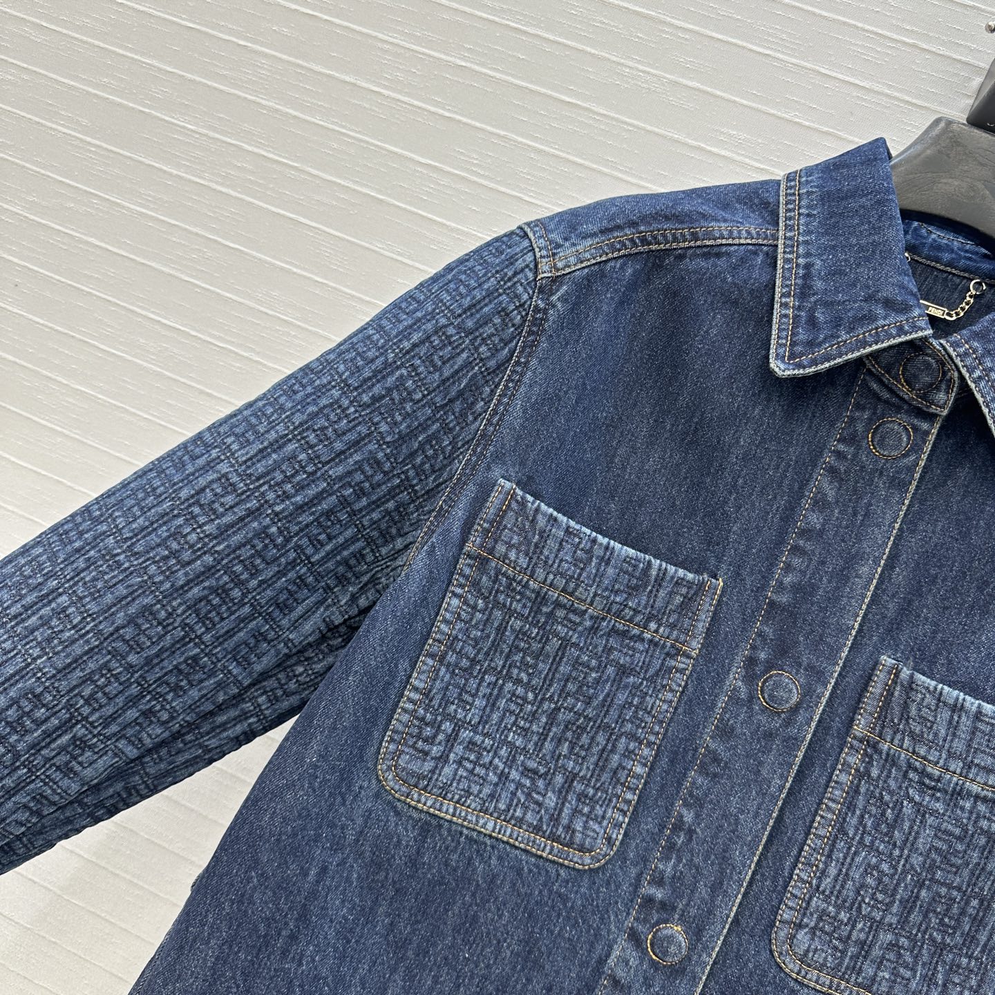 高端品质，爆单推荐❤️F新品，衬式牛仔外套！绗缝暗纹刺绣拼接复古深蓝水洗丹宁面料，宽松男友风廓形超显随性