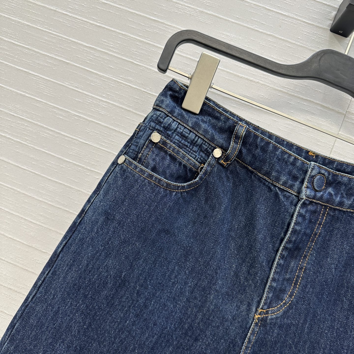 高端品质，爆单推荐❤️F新品牛仔直筒裤！绗缝暗纹刺绣拼接复古深蓝水洗丹宁面料，经典基础版型上身巨显瘦又百
