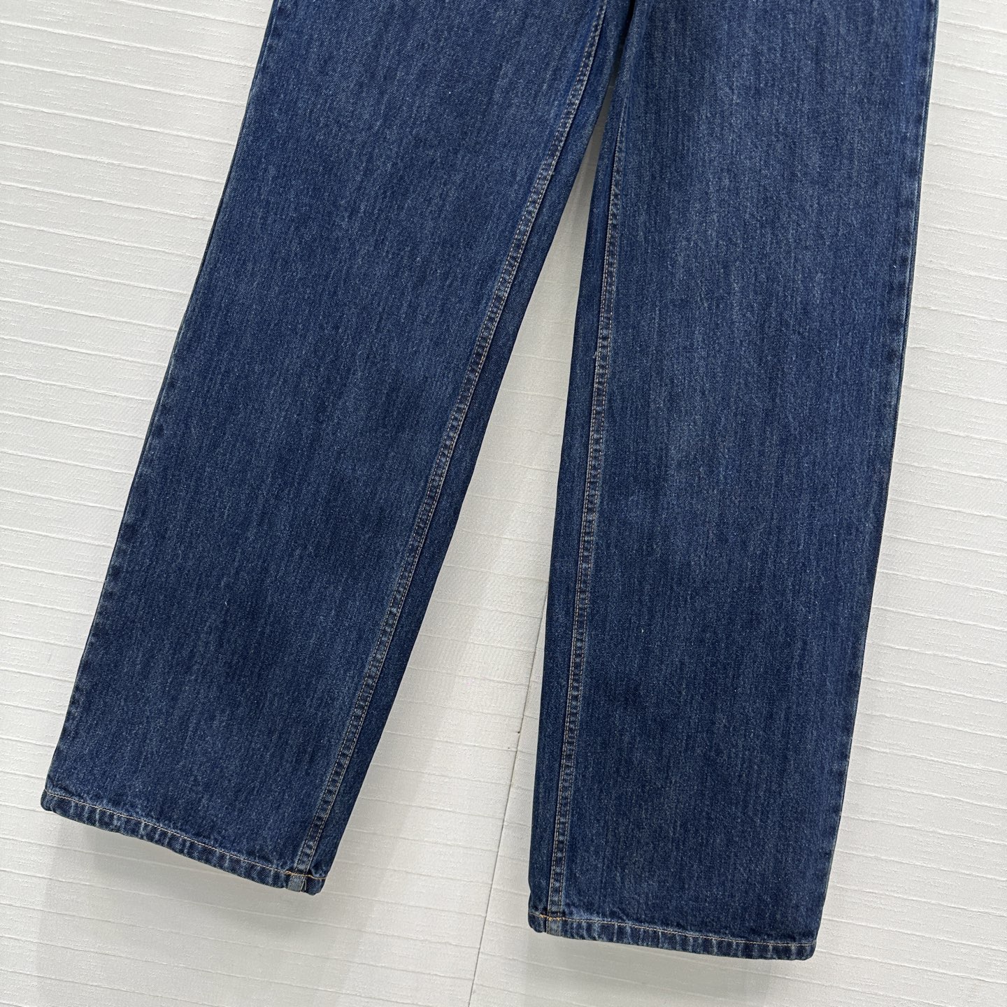 高端品质，爆单推荐❤️F新品牛仔直筒裤！绗缝暗纹刺绣拼接复古深蓝水洗丹宁面料，经典基础版型上身巨显瘦又百