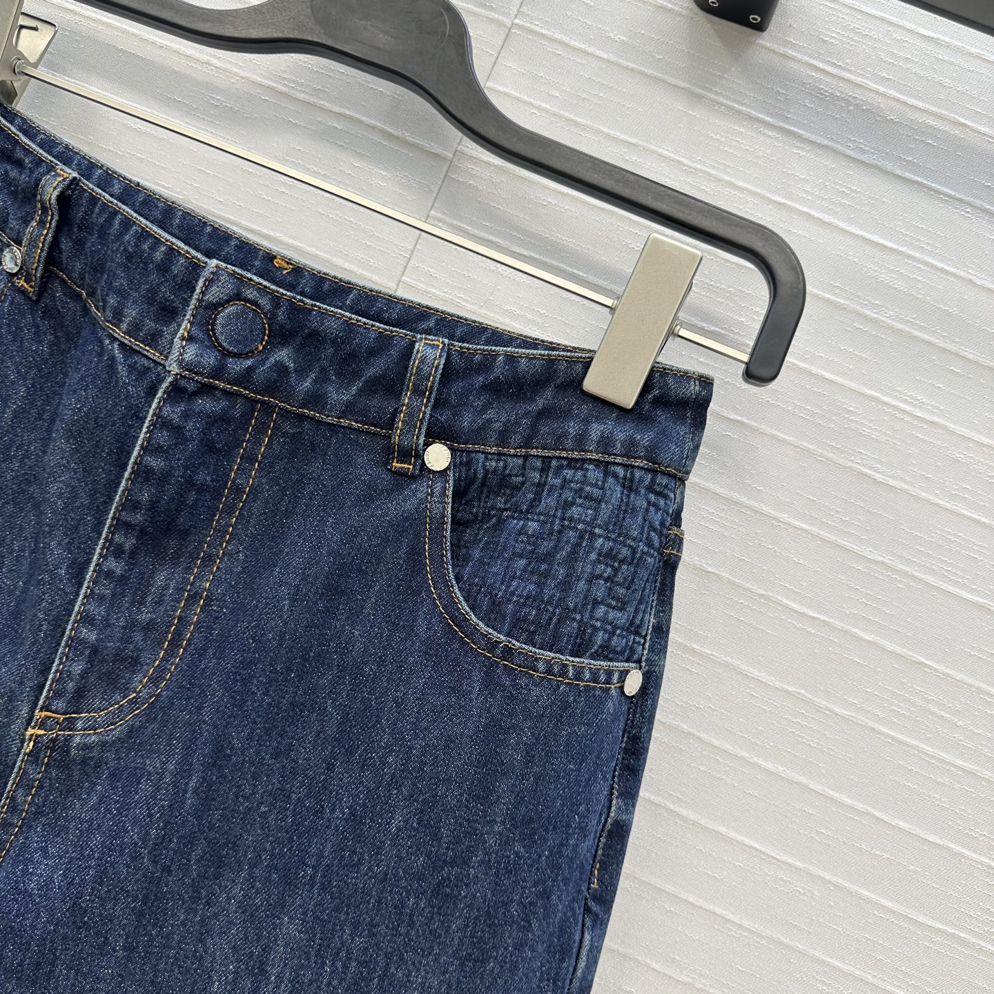 高端品质，爆单推荐❤️F新品牛仔直筒裤！绗缝暗纹刺绣拼接复古深蓝水洗丹宁面料，经典基础版型上身巨显瘦又百