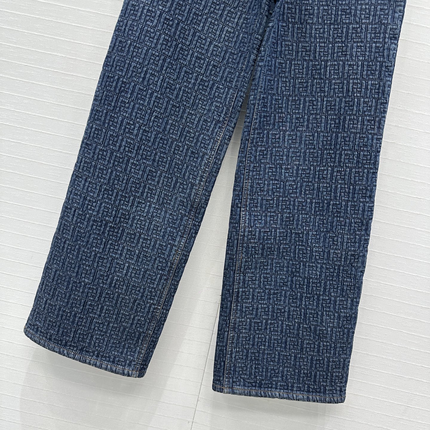 高端品质，爆单推荐❤️F新品复古牛仔直筒裤！绗缝暗纹刺绣水洗丹宁面料手感厚实，经典基础版型上身巨显瘦又百