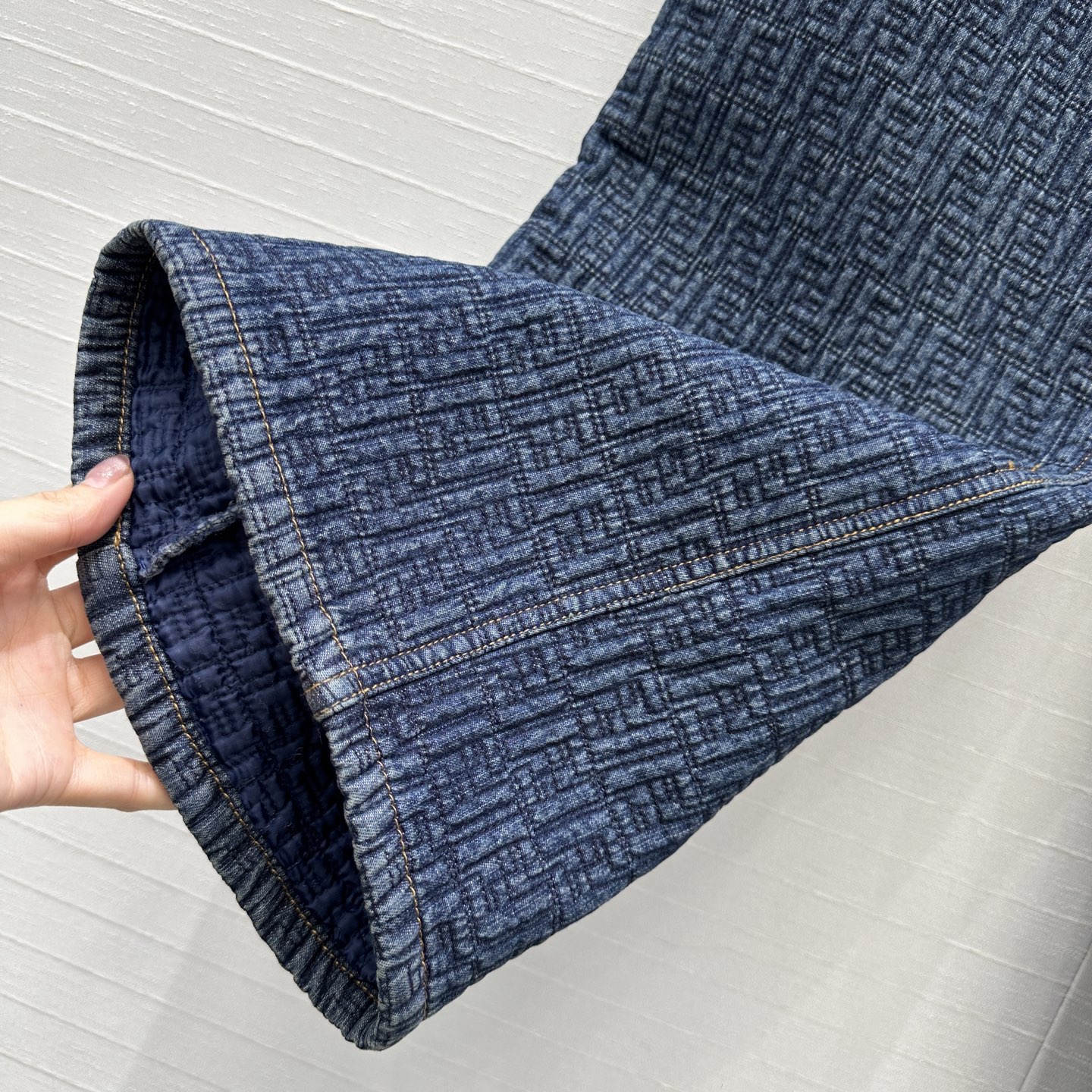 高端品质，爆单推荐❤️F新品复古牛仔直筒裤！绗缝暗纹刺绣水洗丹宁面料手感厚实，经典基础版型上身巨显瘦又百