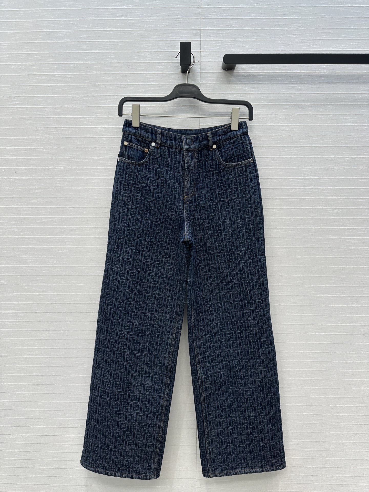 高端品质，爆单推荐❤️F新品复古牛仔直筒裤！绗缝暗纹刺绣水洗丹宁面料手感厚实，经典基础版型上身巨显瘦又百