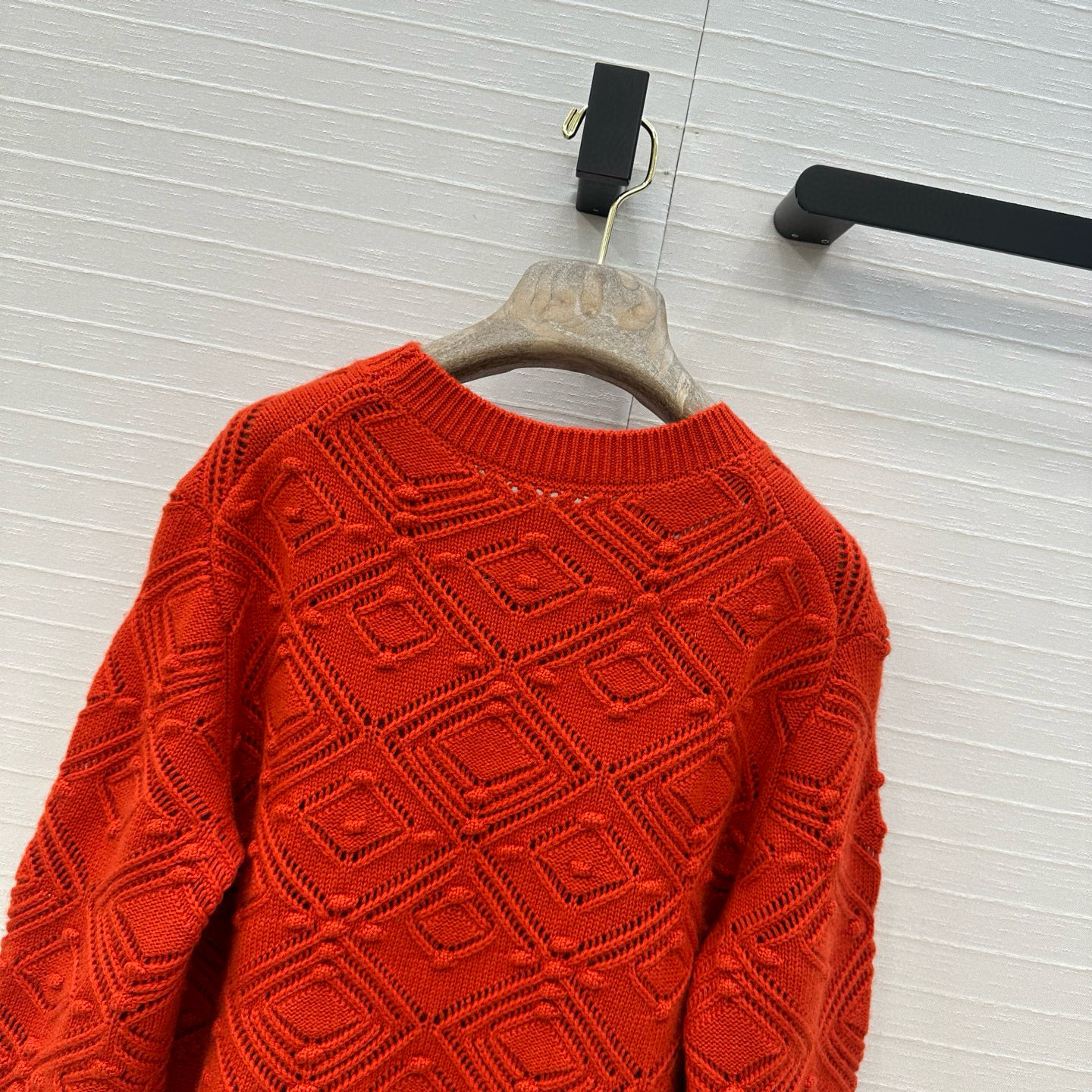 高端品质❤️Lp新品Holiday系列老钱风穿搭气质圆领羊绒毛衣，定位缕空菱格提花浮雕设计。品质控必入！