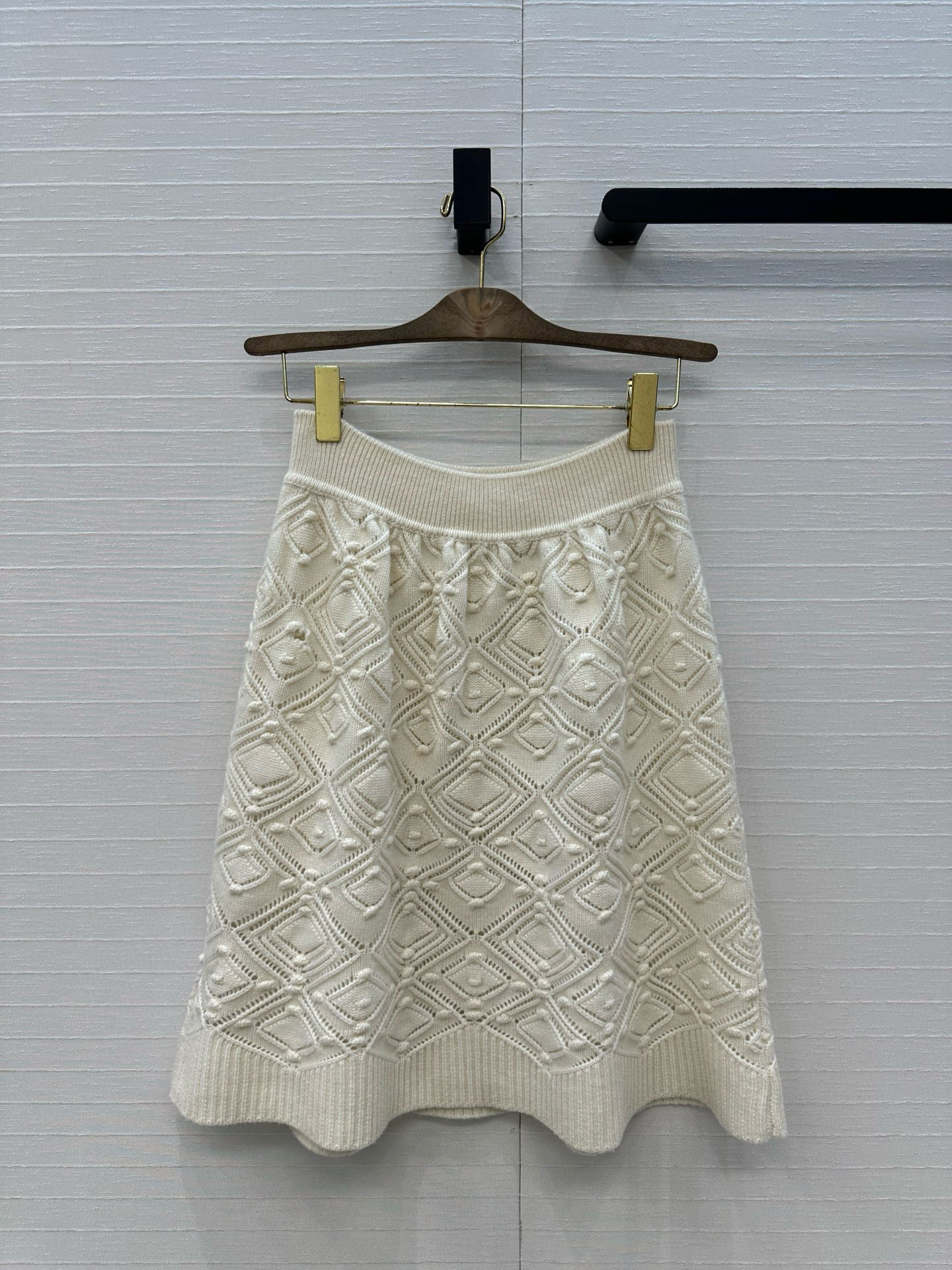 高端品质❤️Lp新品Holiday系列老钱风穿搭羊绒针织半裙，定位缕空菱格提花浮雕设计。品质控必入！重磅