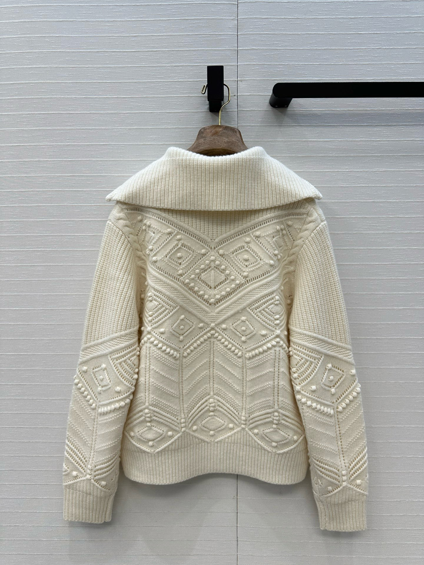 高端品质❤️Lp高智感Holiday系列，高奢老钱风穿搭气质羊绒外套！定位缕空菱格提花浮雕双层设计。品质