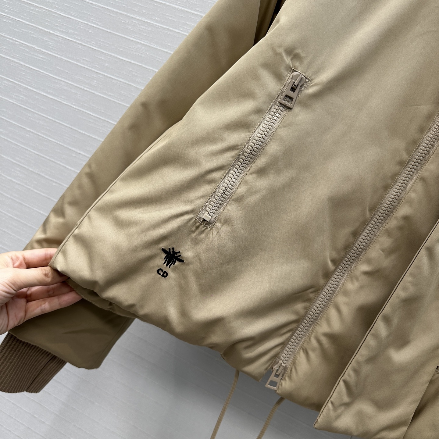 强烈推荐❤️D*新品 衍缝棉服风衣外套！自带可拆卸围巾，保暖又时髦，宽松短款剪裁显高显瘦，轻松拉长身材比