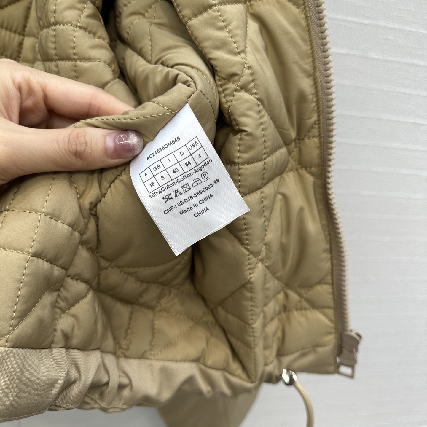 强烈推荐❤️D*新品 衍缝棉服风衣外套！自带可拆卸围巾，保暖又时髦，宽松短款剪裁显高显瘦，轻松拉长身材比