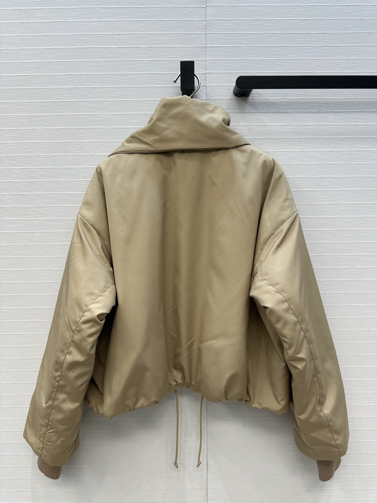 强烈推荐❤️D*新品 衍缝棉服风衣外套！自带可拆卸围巾，保暖又时髦，宽松短款剪裁显高显瘦，轻松拉长身材比