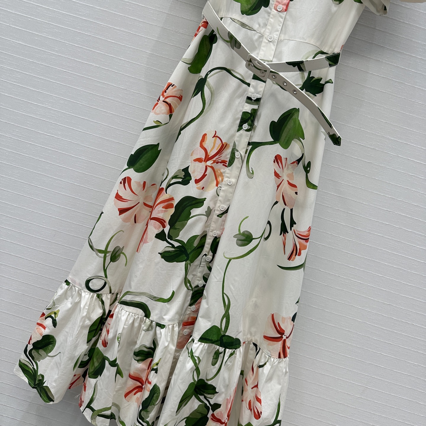 强烈推荐❤️Leo&Lin26春夏新款 花卉印花衬领连衣裙👗，褶边泡泡短袖 搭配同系列腰带提升腰线，下摆