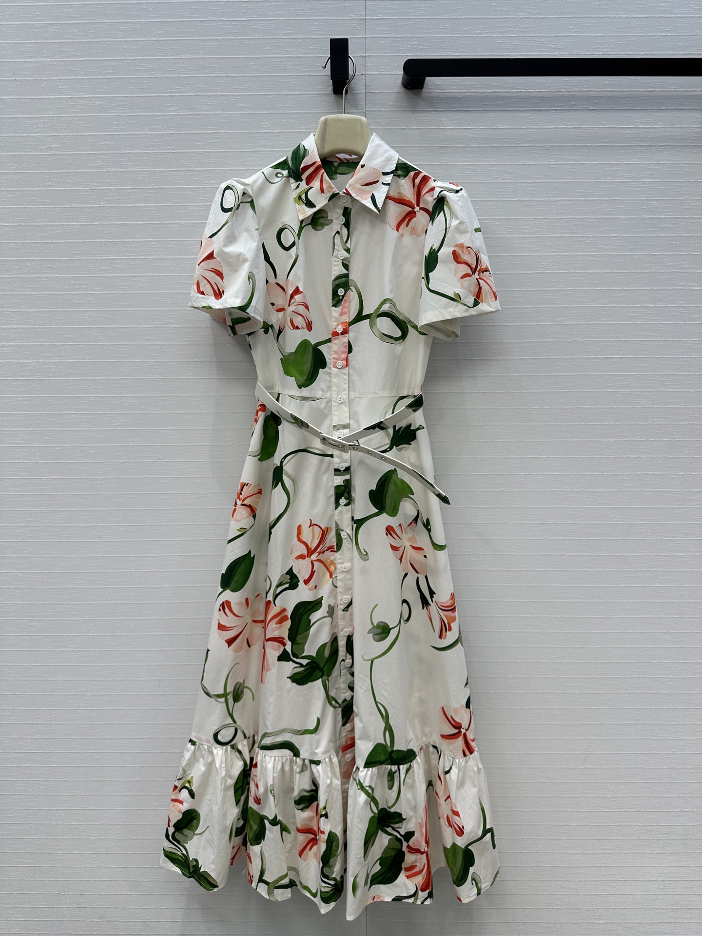 强烈推荐❤️Leo&Lin26春夏新款 花卉印花衬领连衣裙👗，褶边泡泡短袖 搭配同系列腰带提升腰线，下摆