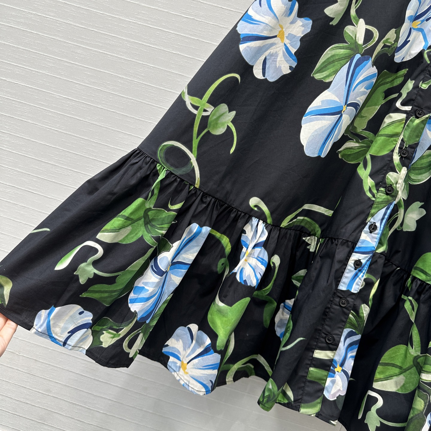 强烈推荐❤️Leo&Lin26春夏新款 花卉印花衬领连衣裙👗，褶边泡泡短袖 搭配同系列腰带提升腰线，下摆