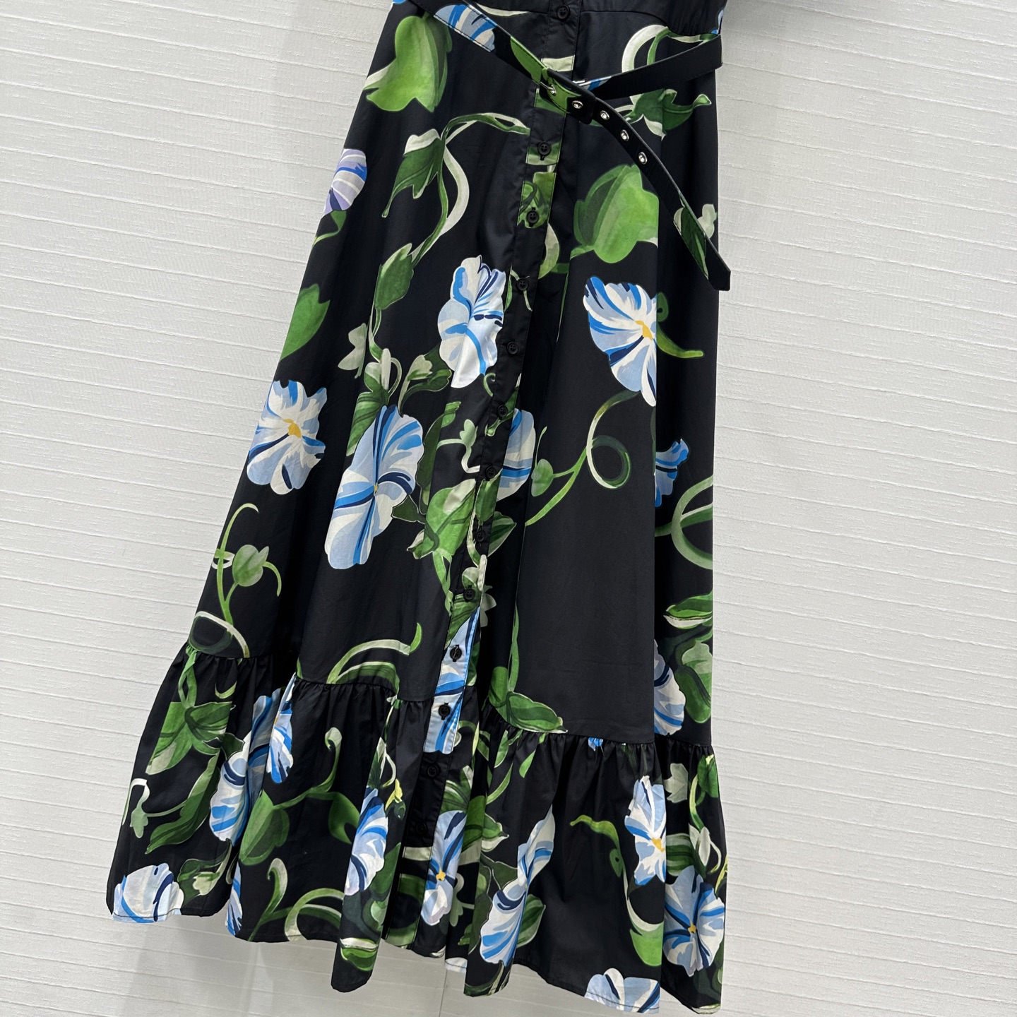 强烈推荐❤️Leo&Lin26春夏新款 花卉印花衬领连衣裙👗，褶边泡泡短袖 搭配同系列腰带提升腰线，下摆