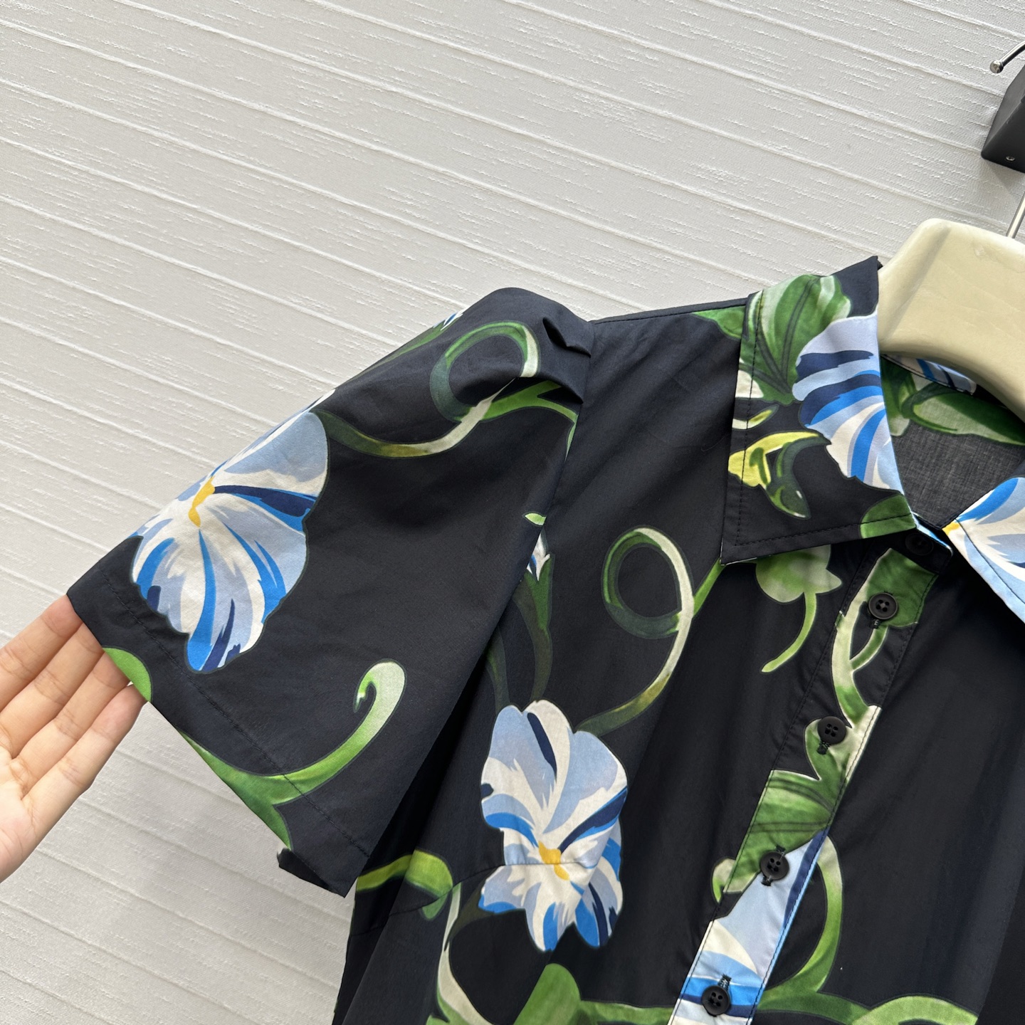 强烈推荐❤️Leo&Lin26春夏新款 花卉印花衬领连衣裙👗，褶边泡泡短袖 搭配同系列腰带提升腰线，下摆