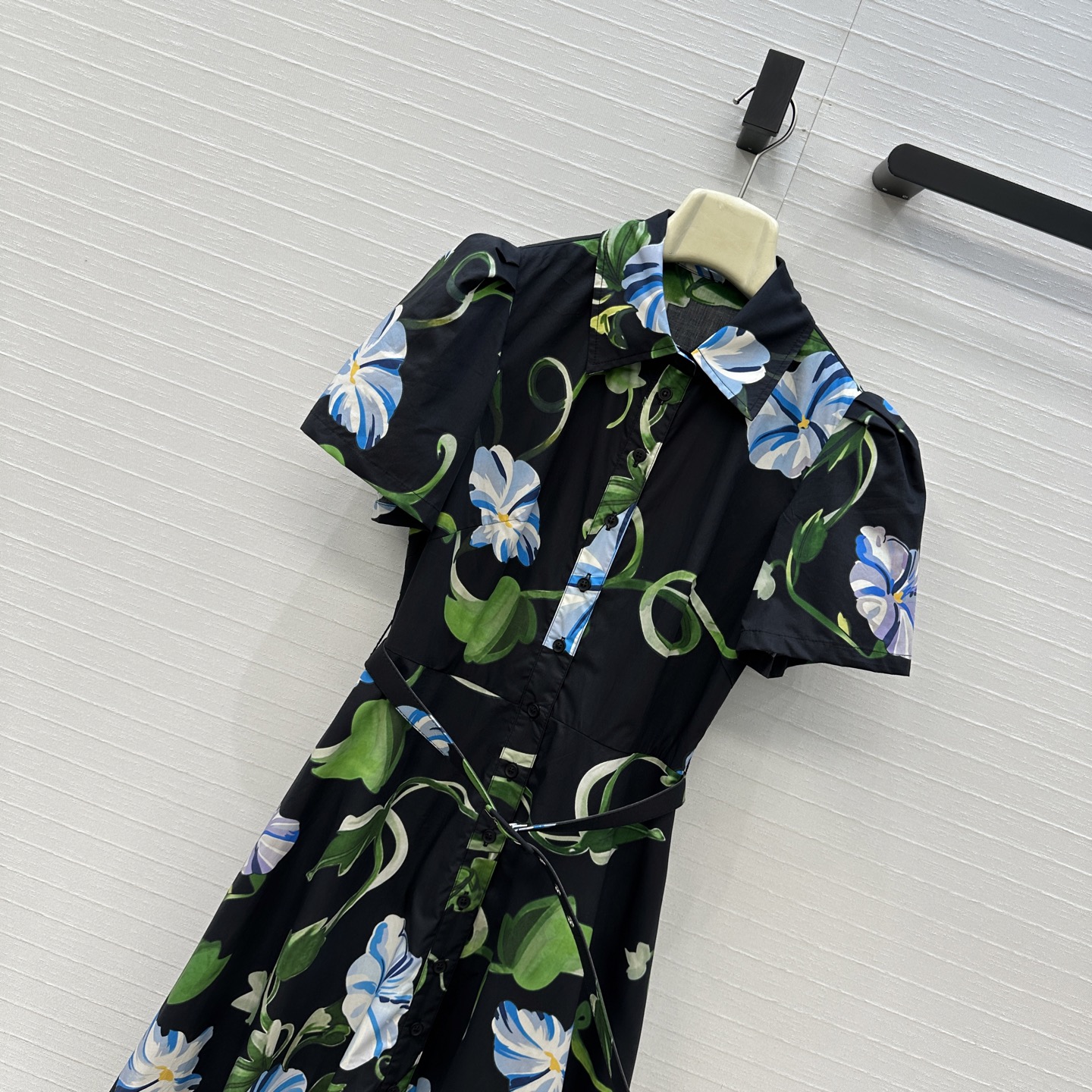 强烈推荐❤️Leo&Lin26春夏新款 花卉印花衬领连衣裙👗，褶边泡泡短袖 搭配同系列腰带提升腰线，下摆