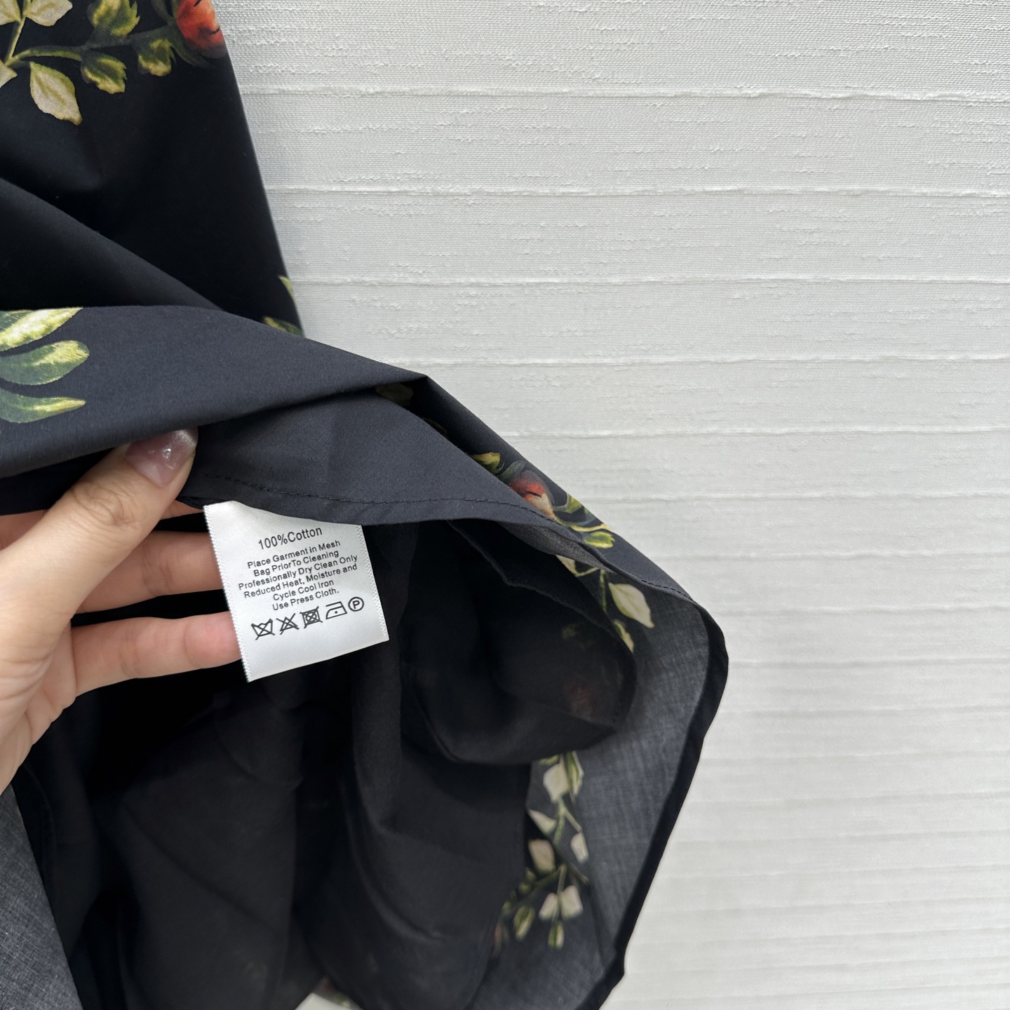 强烈推荐❤️Agua By Agua Bendita26度假新品黑色花卉吊带连衣裙，复古摩登的黑色繁花图