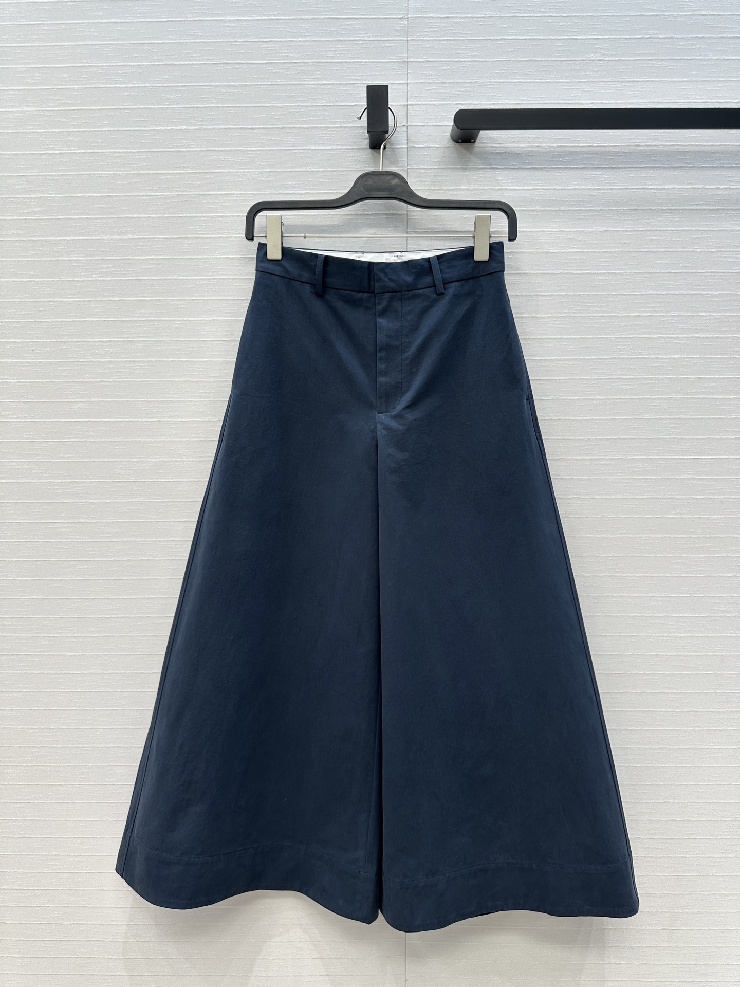 强烈推荐❤️Bv新品高智感简洁穿搭日常通勤风，宽松休闲阔腿裤，大A摆剪裁不挑人版型演绎随性优雅的高级感！