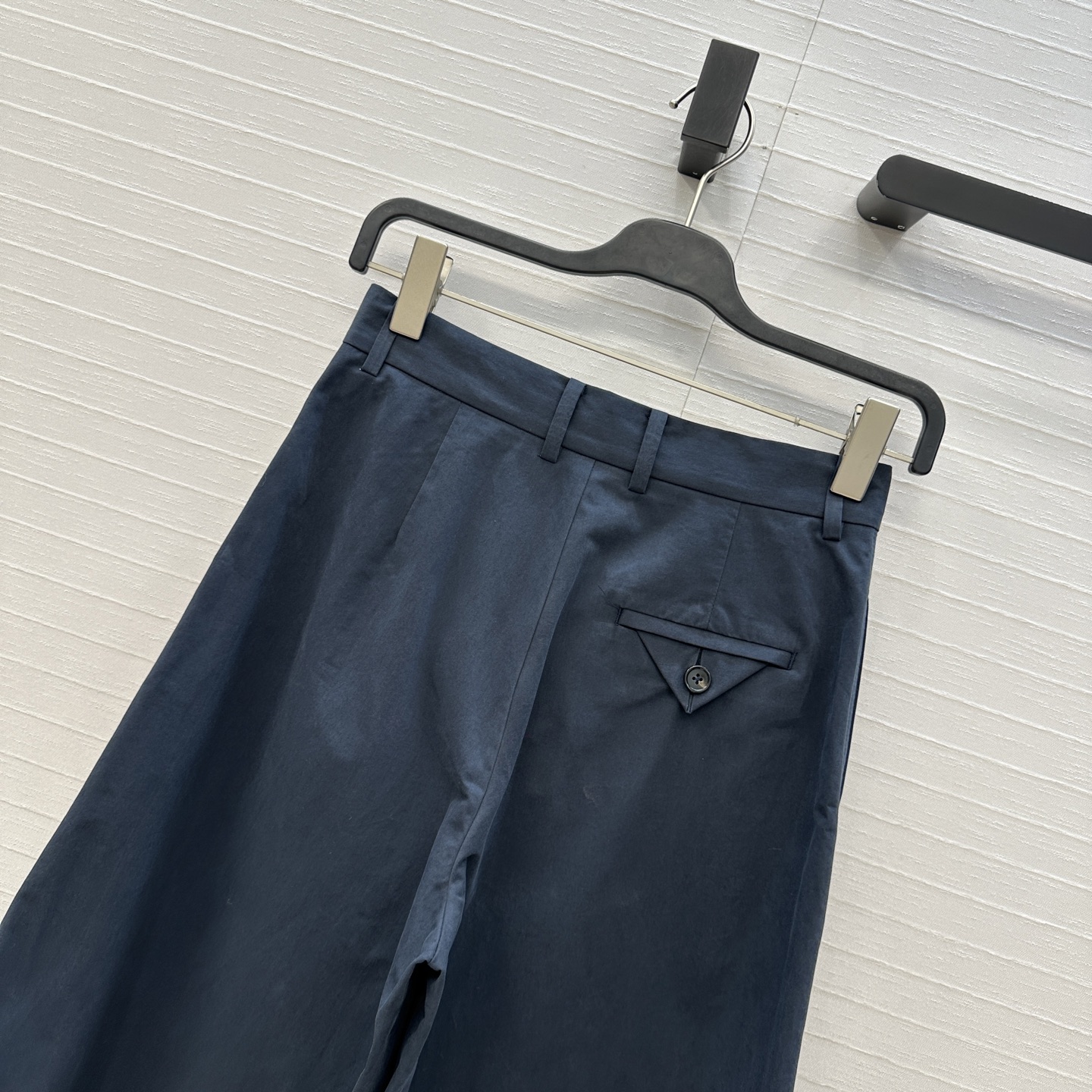 强烈推荐❤️Bv新品高智感简洁穿搭日常通勤风，宽松休闲阔腿裤，大A摆剪裁不挑人版型演绎随性优雅的高级感！