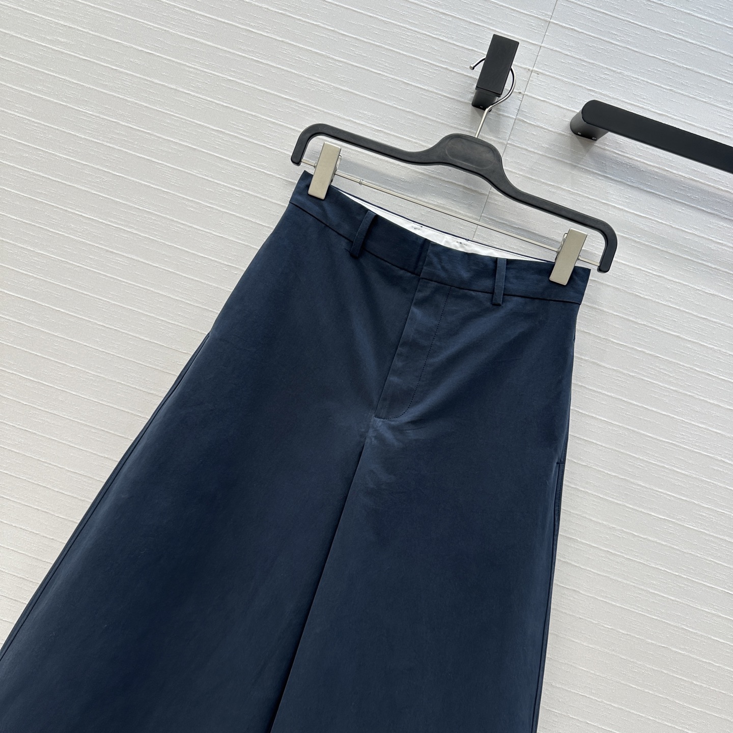 强烈推荐❤️Bv新品高智感简洁穿搭日常通勤风，宽松休闲阔腿裤，大A摆剪裁不挑人版型演绎随性优雅的高级感！