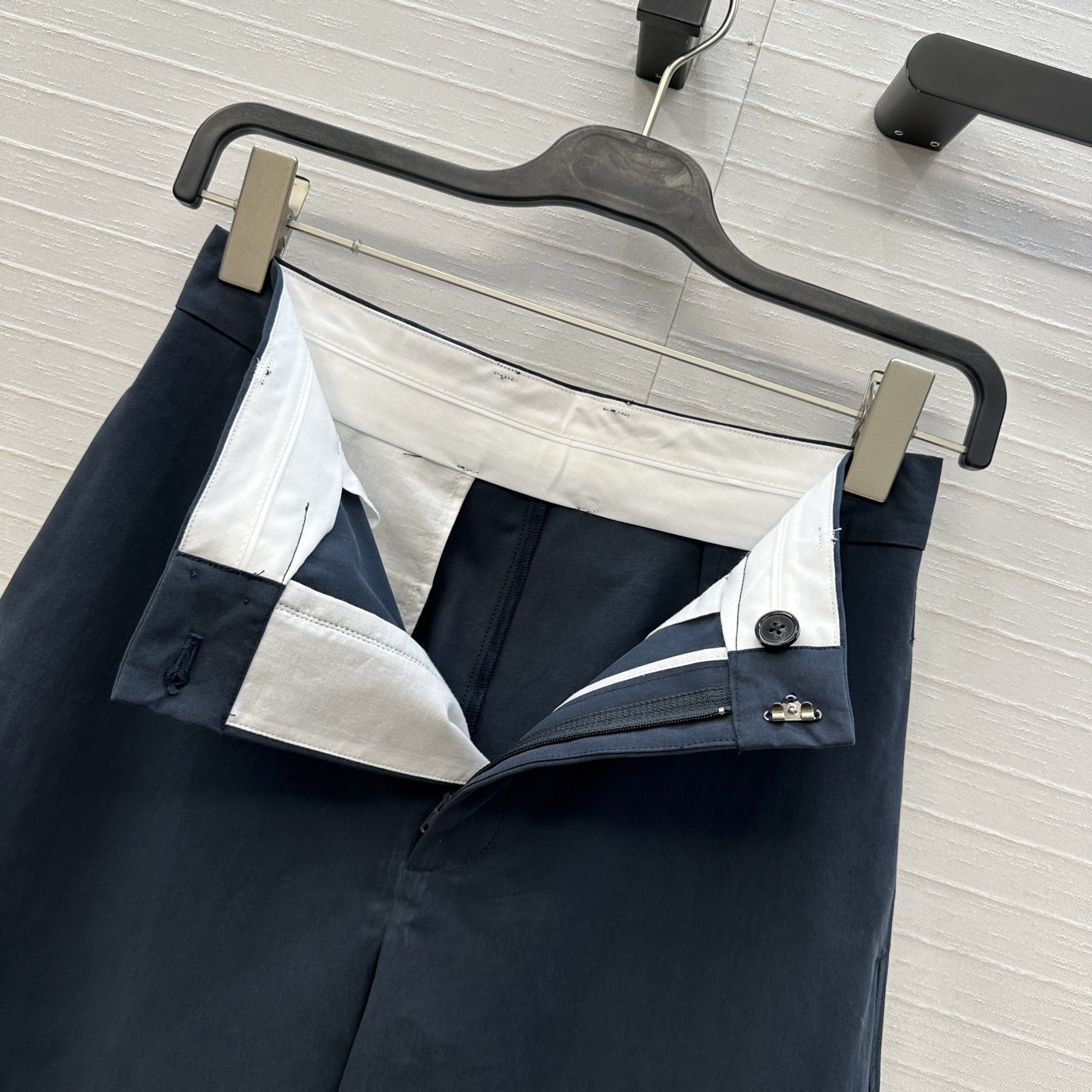 强烈推荐❤️Bv新品高智感简洁穿搭日常通勤风，宽松休闲阔腿裤，大A摆剪裁不挑人版型演绎随性优雅的高级感！