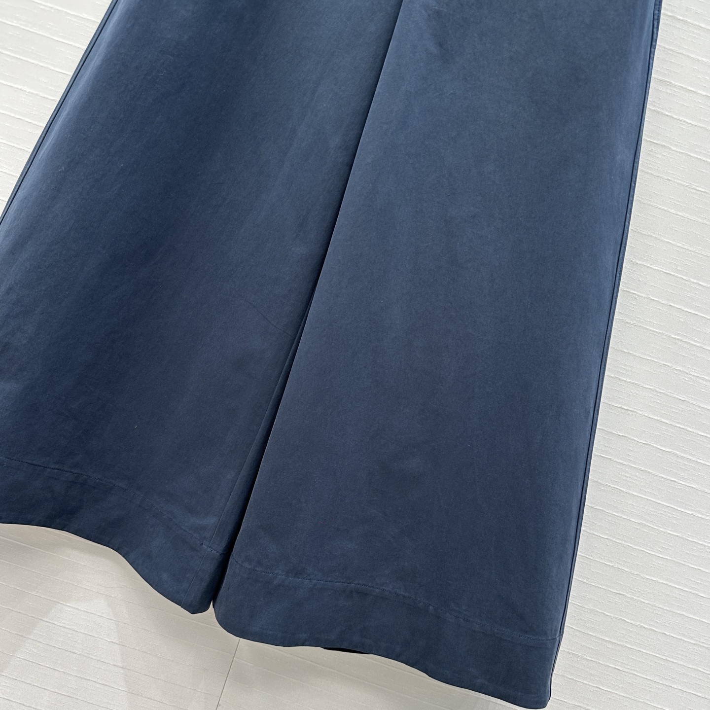 强烈推荐❤️Bv新品高智感简洁穿搭日常通勤风，宽松休闲阔腿裤，大A摆剪裁不挑人版型演绎随性优雅的高级感！