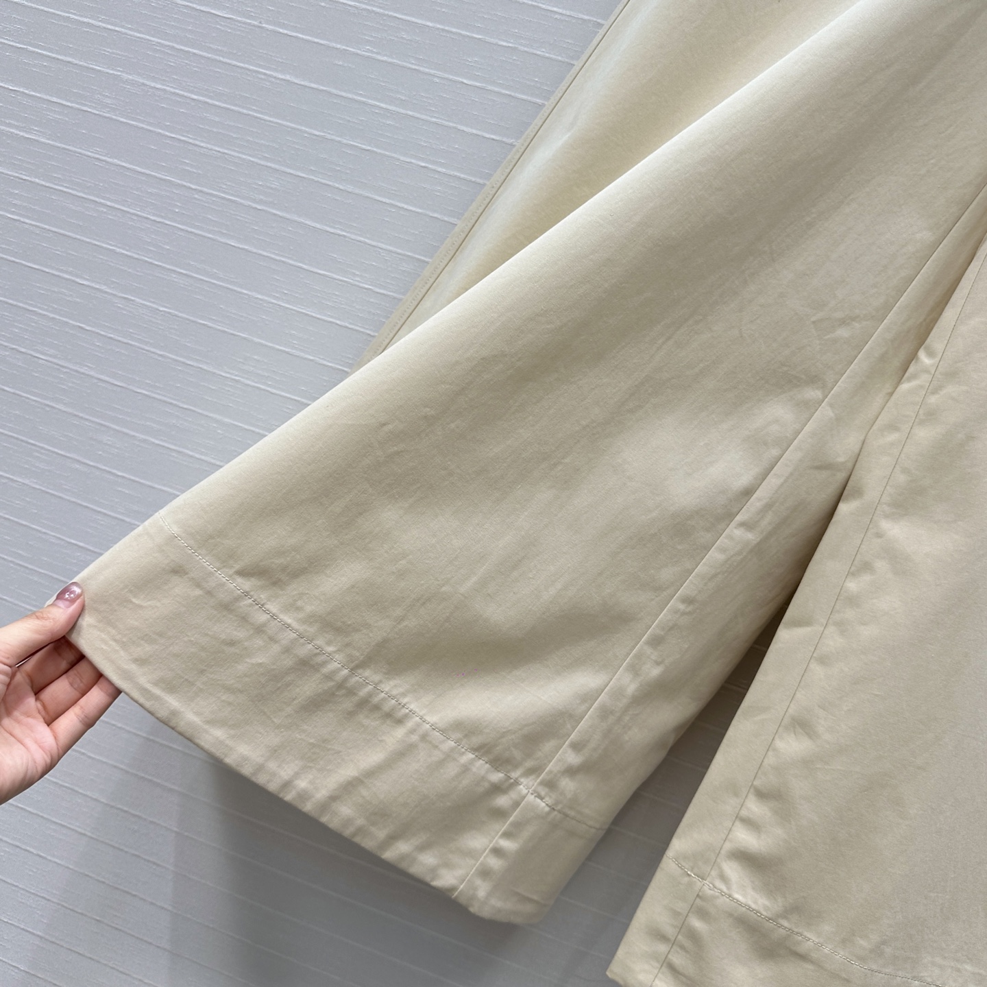 强烈推荐❤️Bv新品高智感简洁穿搭日常通勤风，宽松休闲阔腿裤，大A摆剪裁不挑人版型演绎随性优雅的高级感！