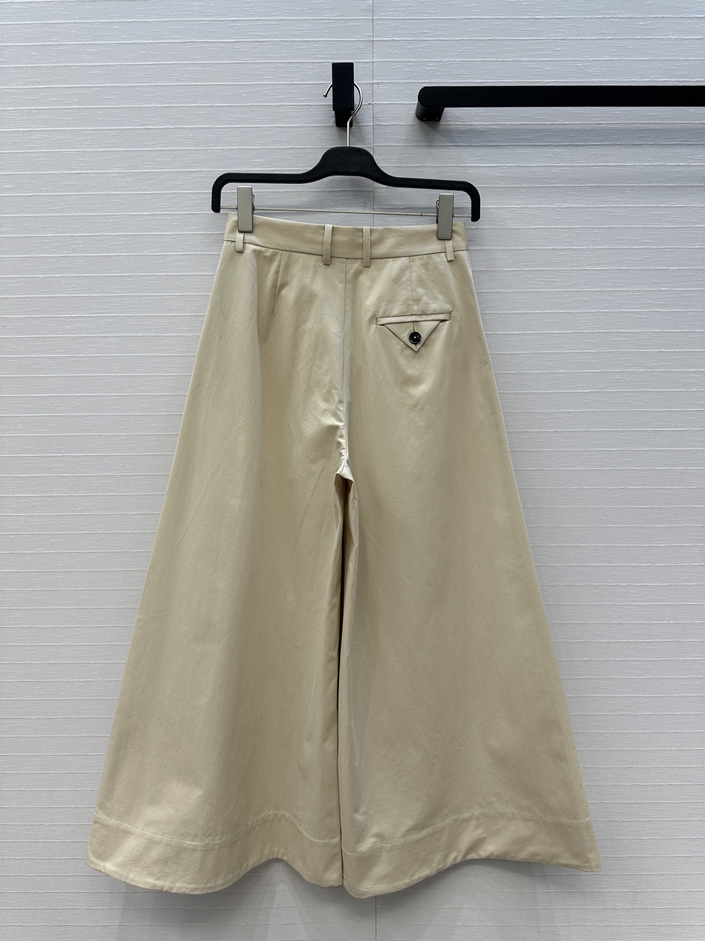 强烈推荐❤️Bv新品高智感简洁穿搭日常通勤风，宽松休闲阔腿裤，大A摆剪裁不挑人版型演绎随性优雅的高级感！