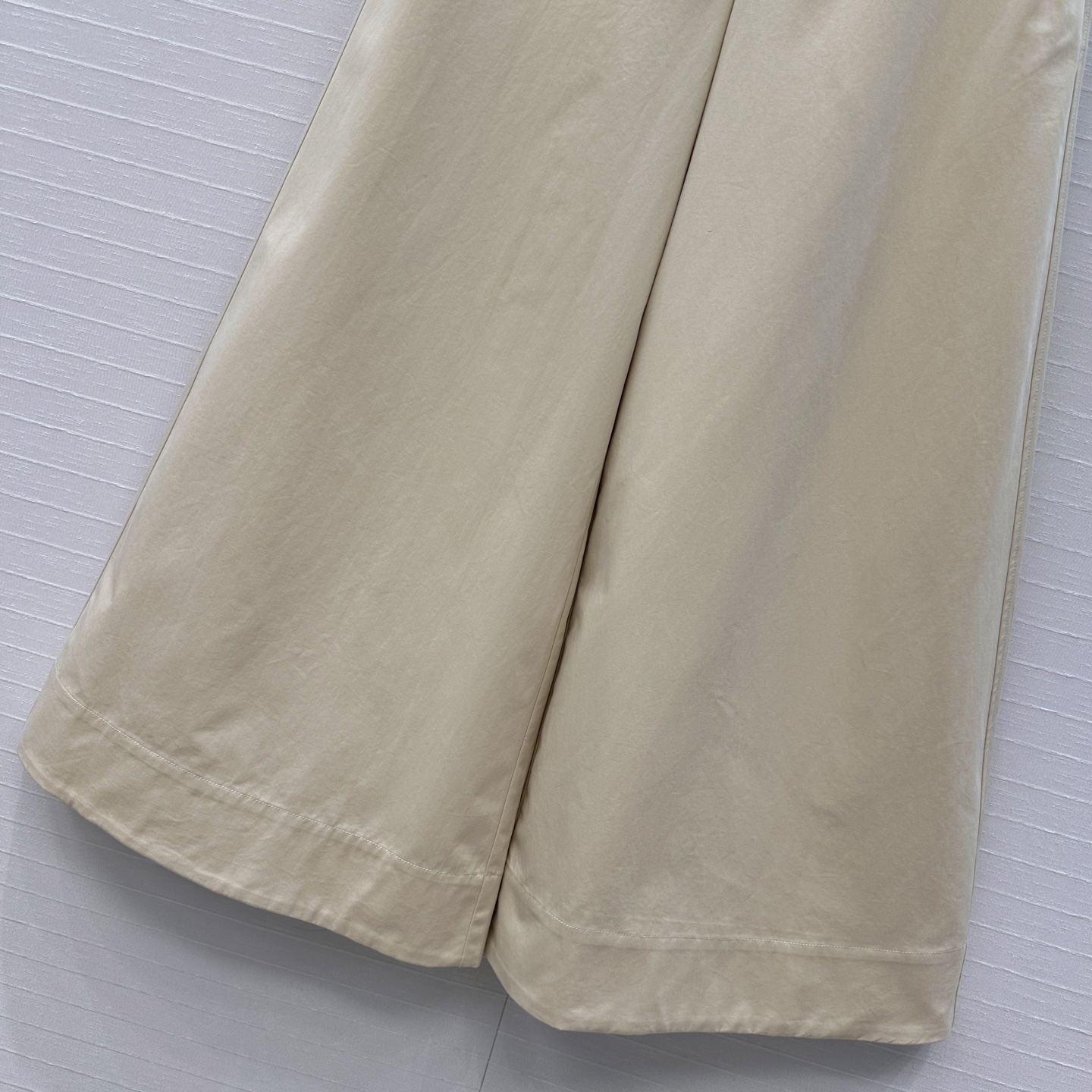 强烈推荐❤️Bv新品高智感简洁穿搭日常通勤风，宽松休闲阔腿裤，大A摆剪裁不挑人版型演绎随性优雅的高级感！