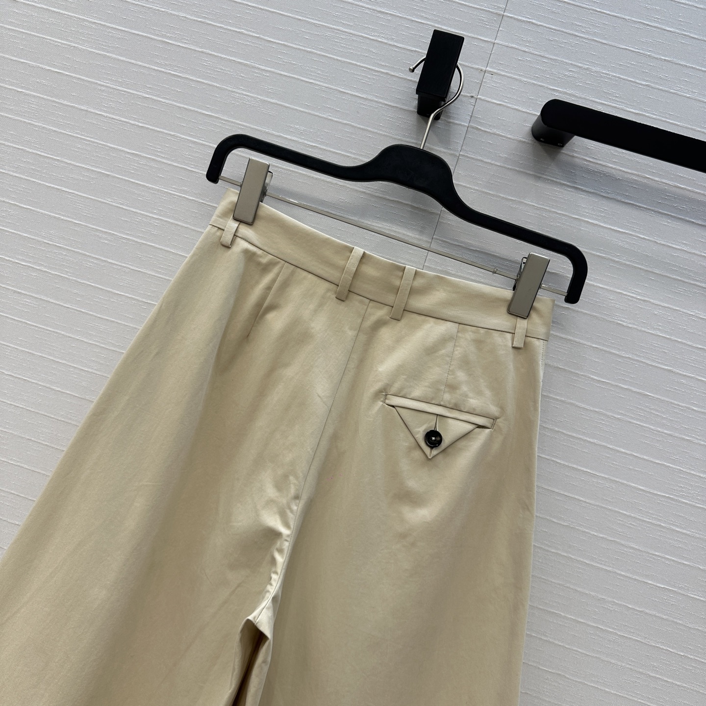 强烈推荐❤️Bv新品高智感简洁穿搭日常通勤风，宽松休闲阔腿裤，大A摆剪裁不挑人版型演绎随性优雅的高级感！