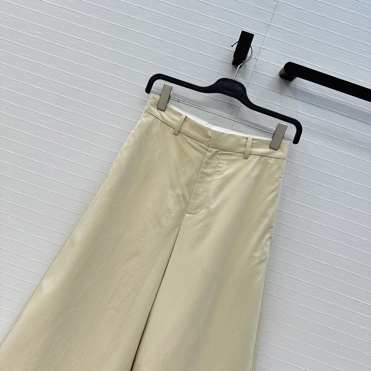 强烈推荐❤️Bv新品高智感简洁穿搭日常通勤风，宽松休闲阔腿裤，大A摆剪裁不挑人版型演绎随性优雅的高级感！