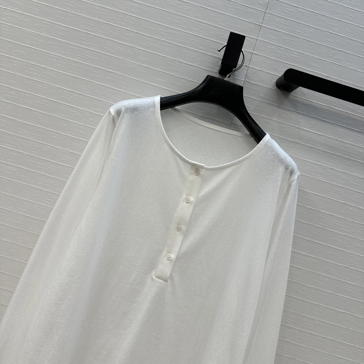 爆款必入❤️Row风纸片人穿搭！亨利领棉质长袖T恤！极简叠搭日常好穿！白富美必入气质打底单品休闲舒适。不