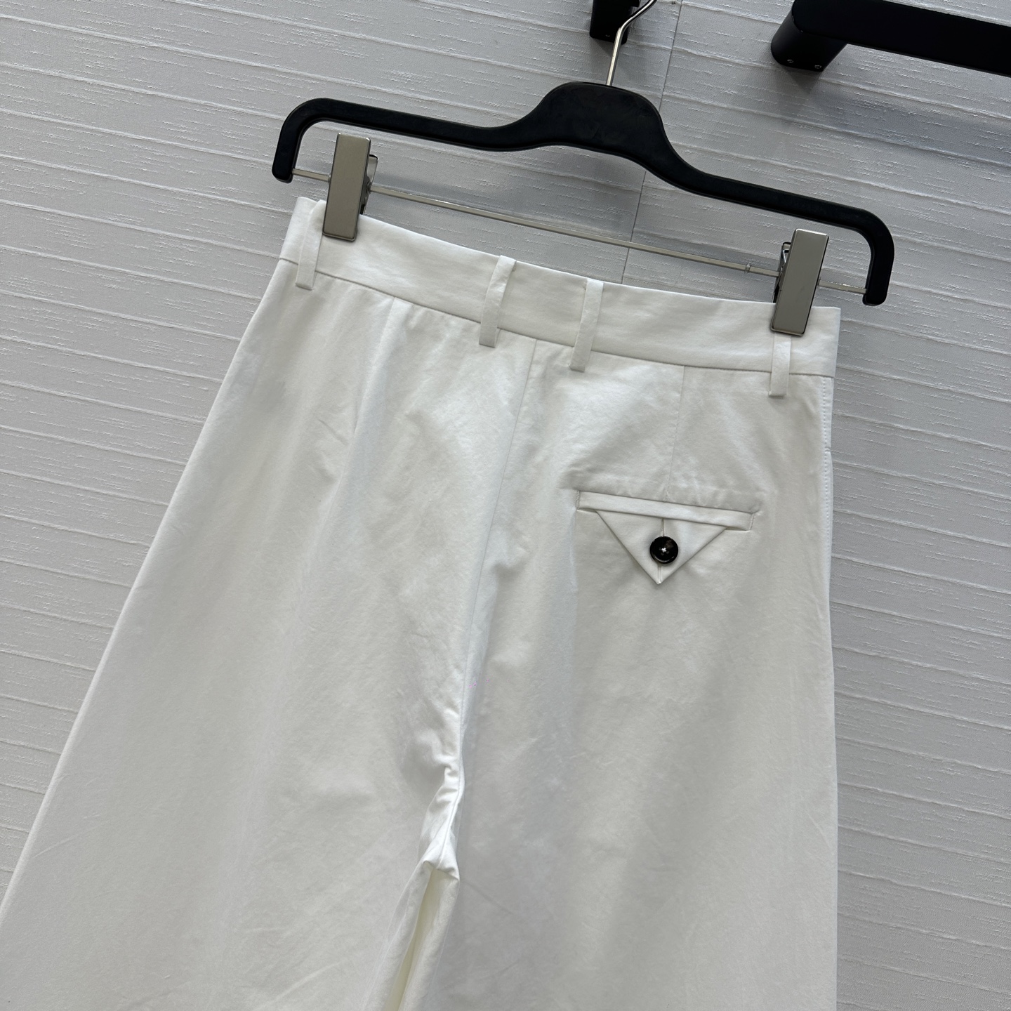 强烈推荐❤️Bv新品高智感简洁穿搭日常通勤风，宽松休闲阔腿裤，大A摆剪裁不挑人版型演绎随性优雅的高级感！