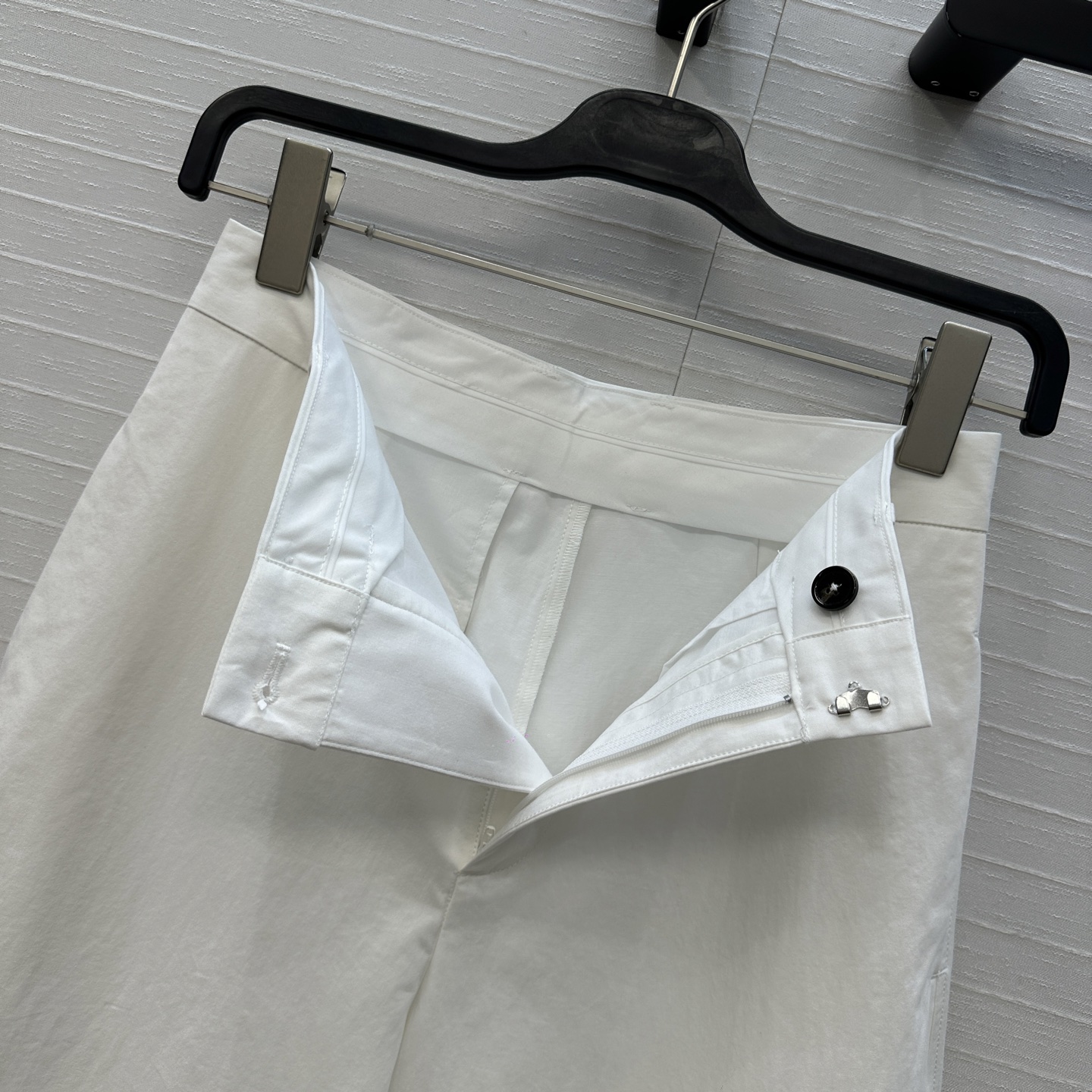 强烈推荐❤️Bv新品高智感简洁穿搭日常通勤风，宽松休闲阔腿裤，大A摆剪裁不挑人版型演绎随性优雅的高级感！