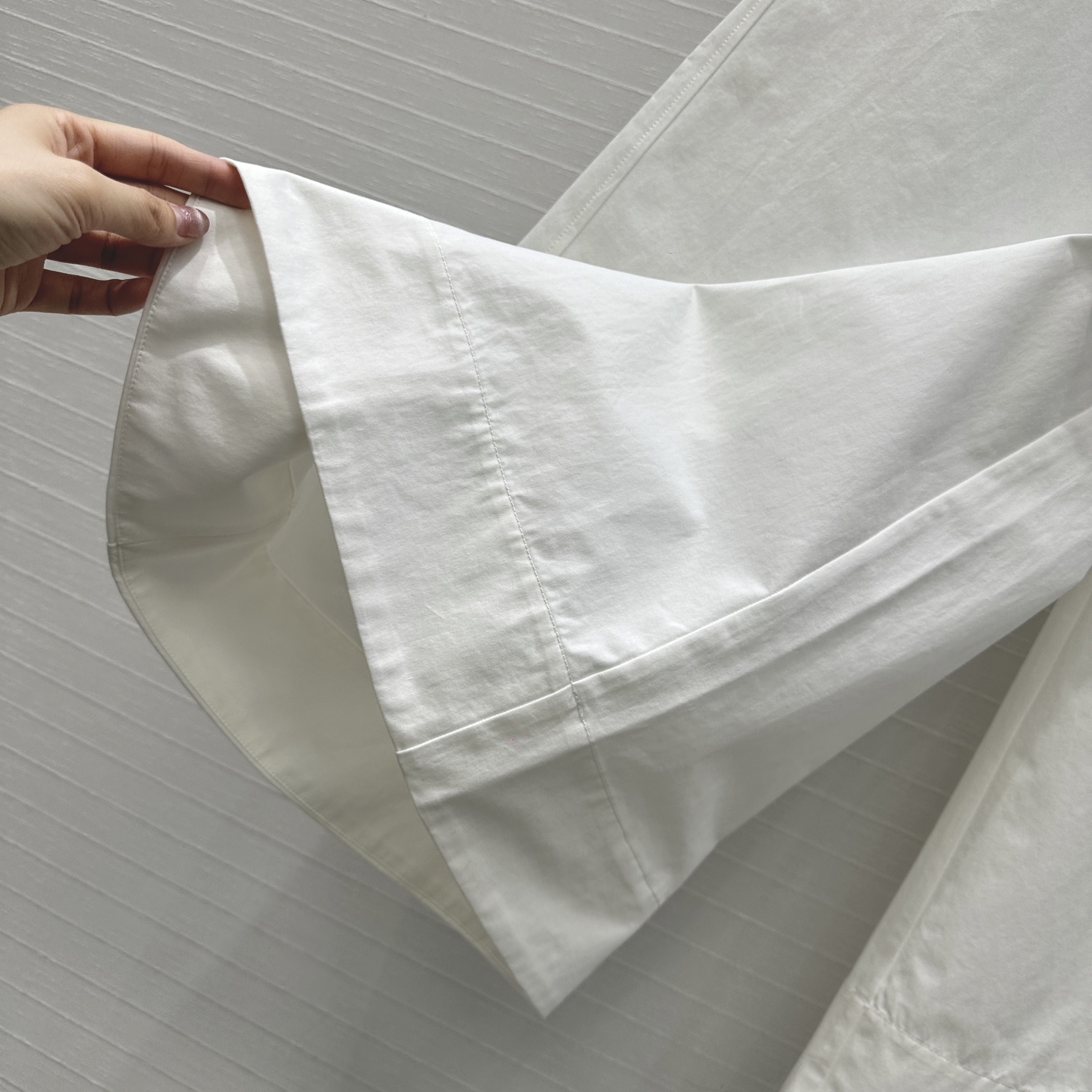 强烈推荐❤️Bv新品高智感简洁穿搭日常通勤风，宽松休闲阔腿裤，大A摆剪裁不挑人版型演绎随性优雅的高级感！