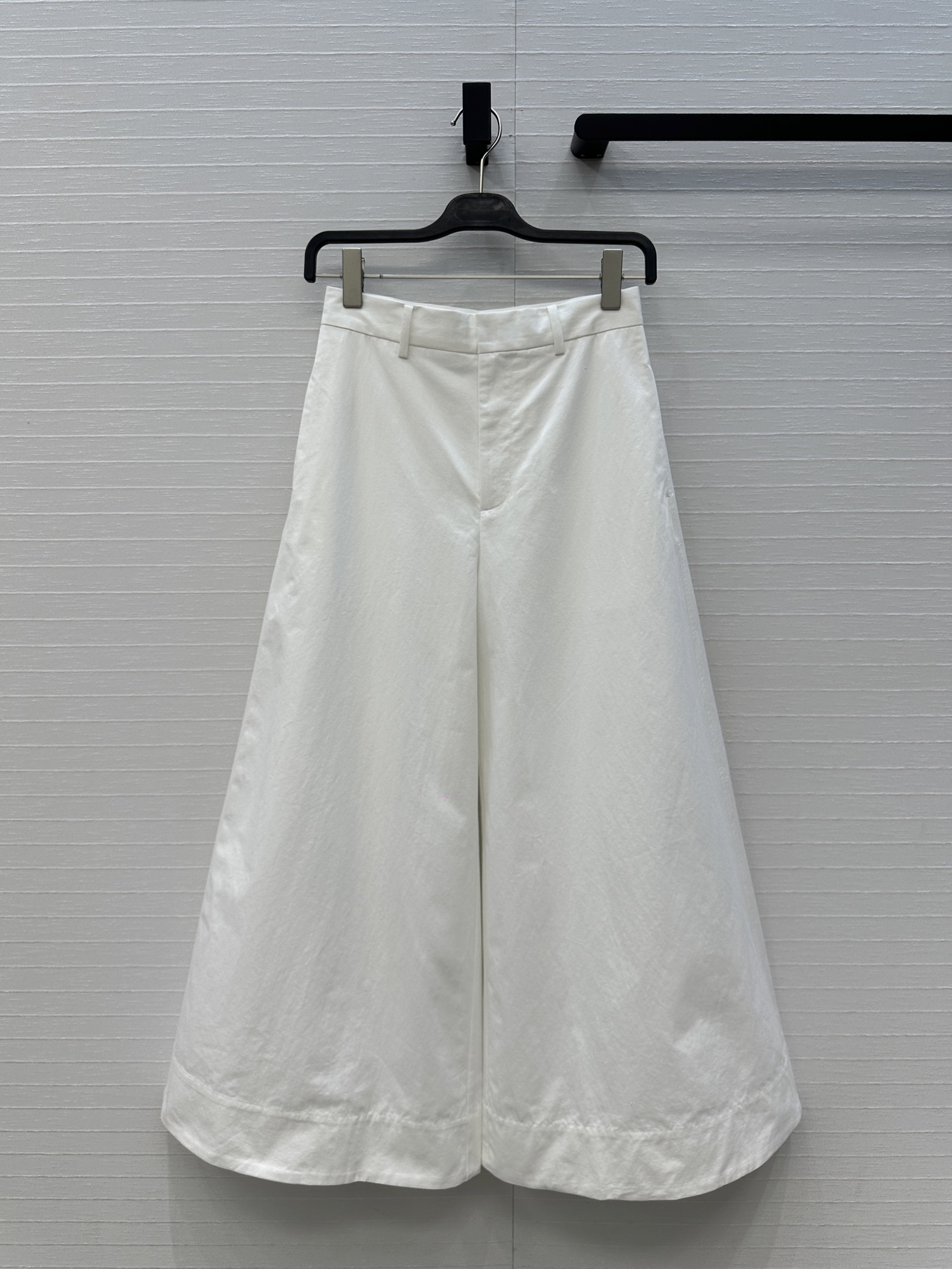 强烈推荐❤️Bv新品高智感简洁穿搭日常通勤风，宽松休闲阔腿裤，大A摆剪裁不挑人版型演绎随性优雅的高级感！