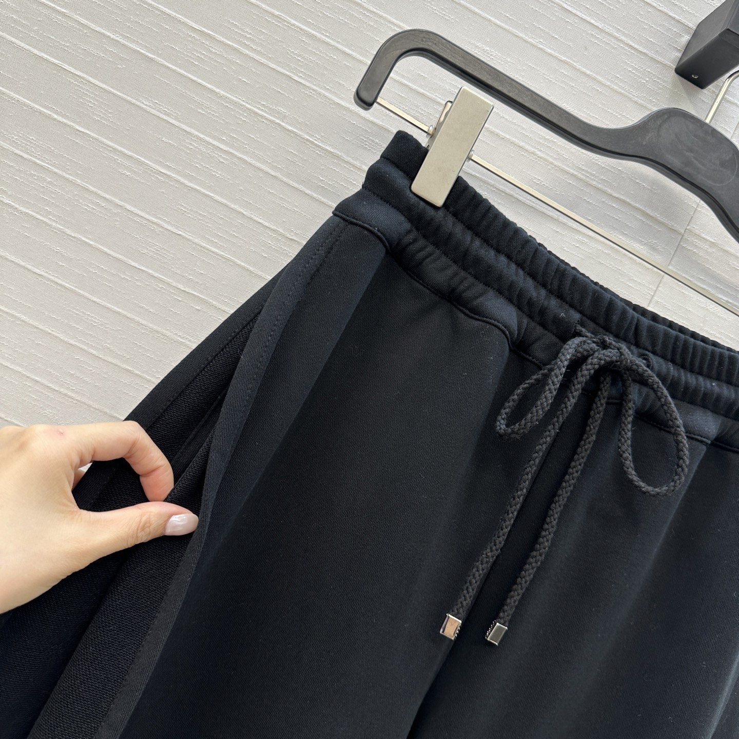 独家首发❤️Alai*26新品时髦精穿搭！花瓣边慢跑休闲裤！抽绳松紧腰 开叉裤腿设计弧边造型打破基础款的