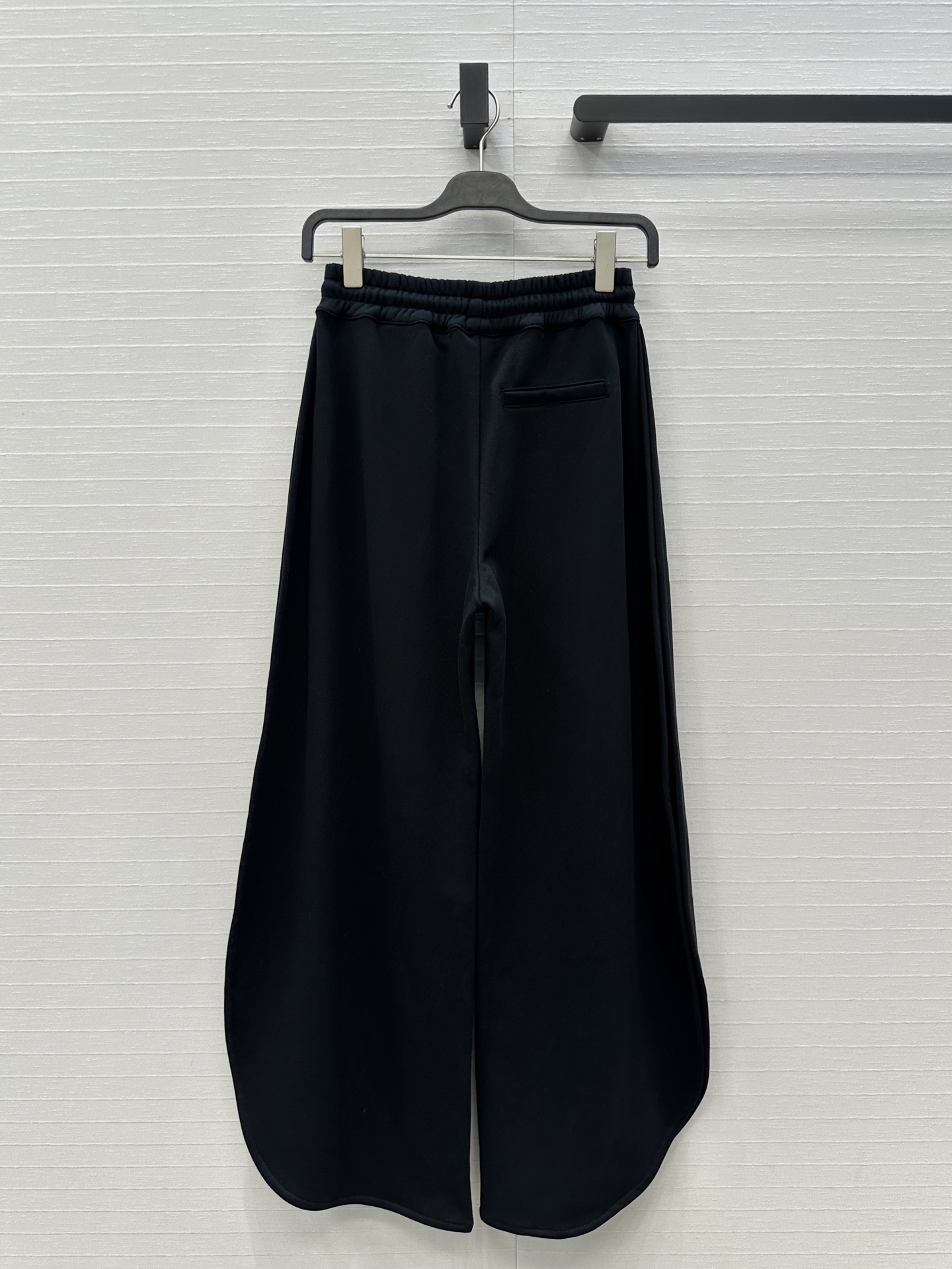 独家首发❤️Alai*26新品时髦精穿搭！花瓣边慢跑休闲裤！抽绳松紧腰 开叉裤腿设计弧边造型打破基础款的