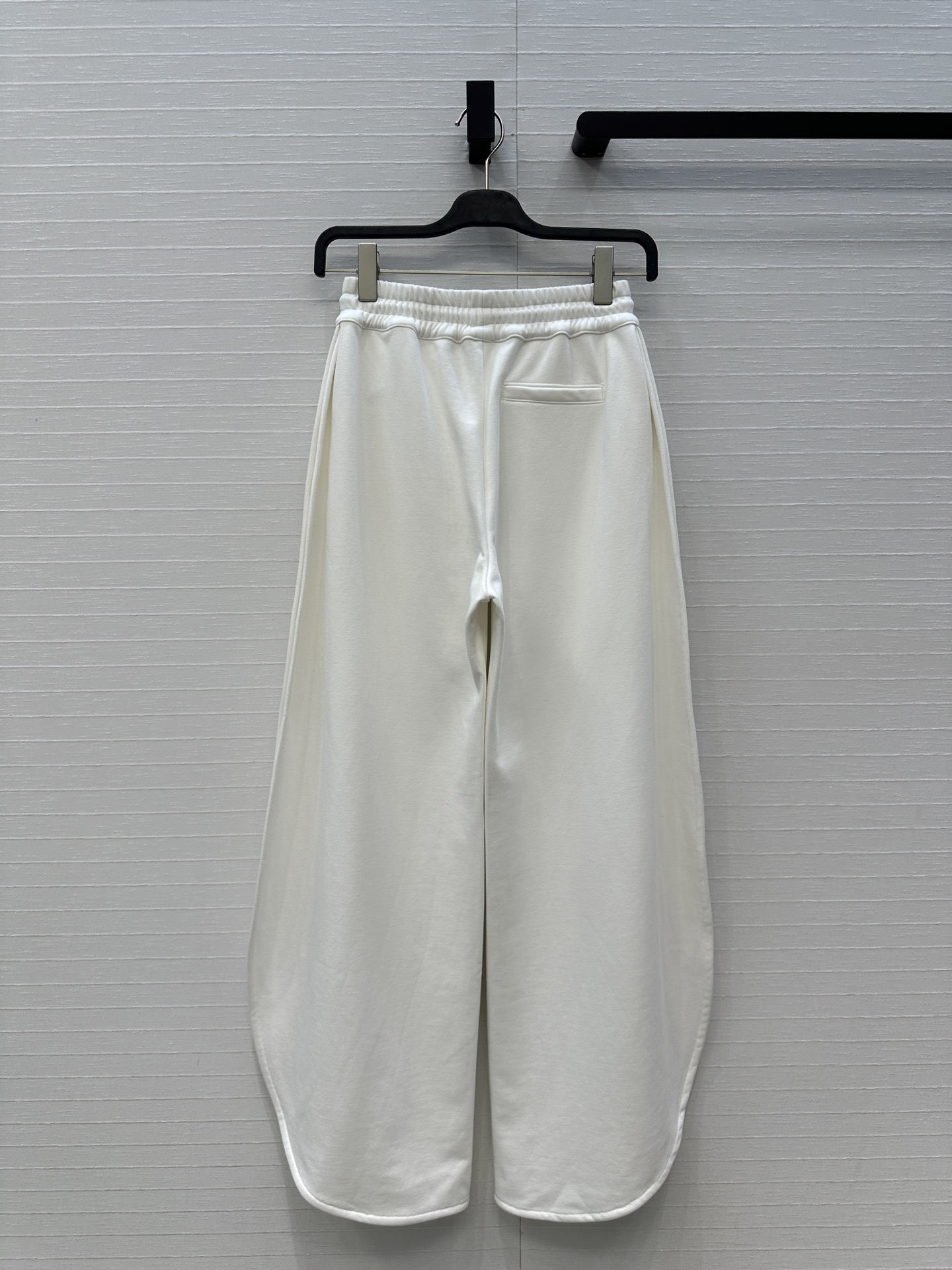 独家首发❤️Alai*26新品时髦精穿搭！花瓣边慢跑休闲裤！抽绳松紧腰 开叉裤腿设计弧边造型打破基础款的