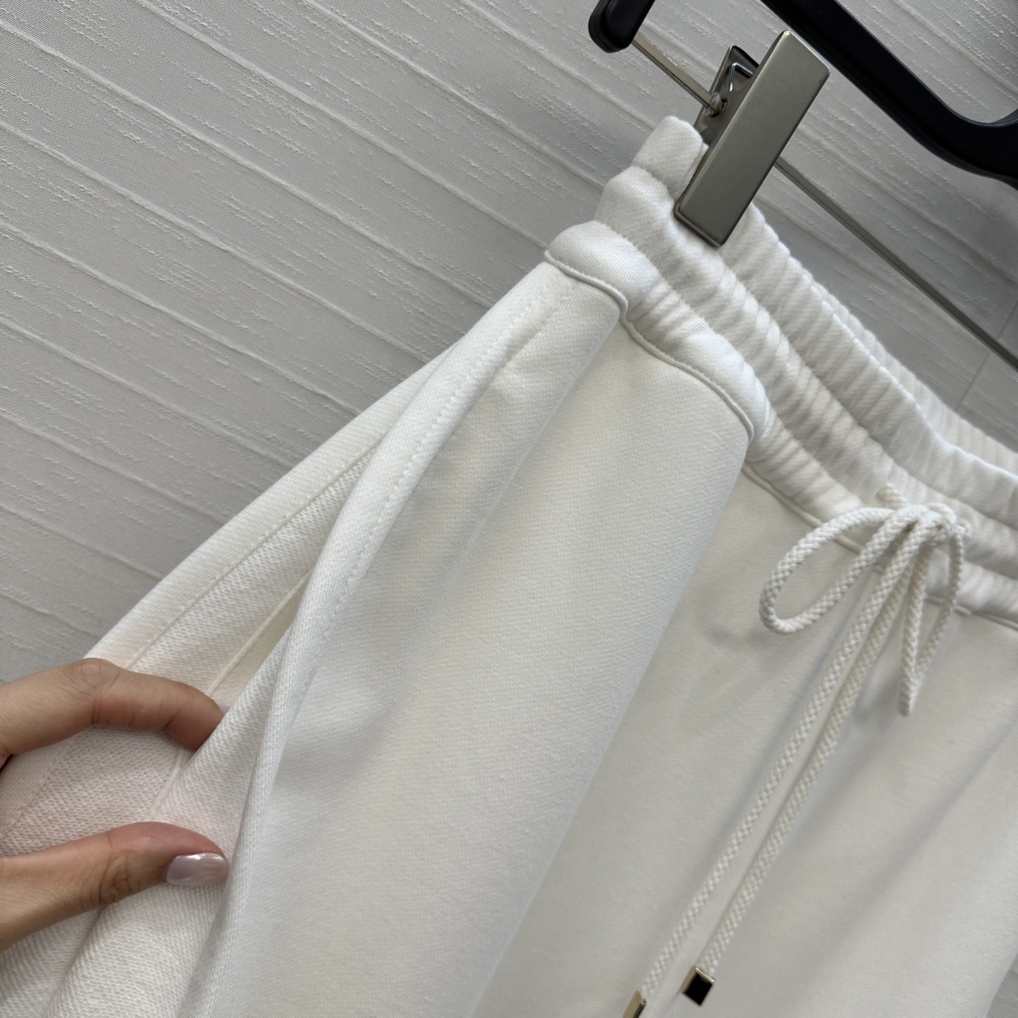 独家首发❤️Alai*26新品时髦精穿搭！花瓣边慢跑休闲裤！抽绳松紧腰 开叉裤腿设计弧边造型打破基础款的