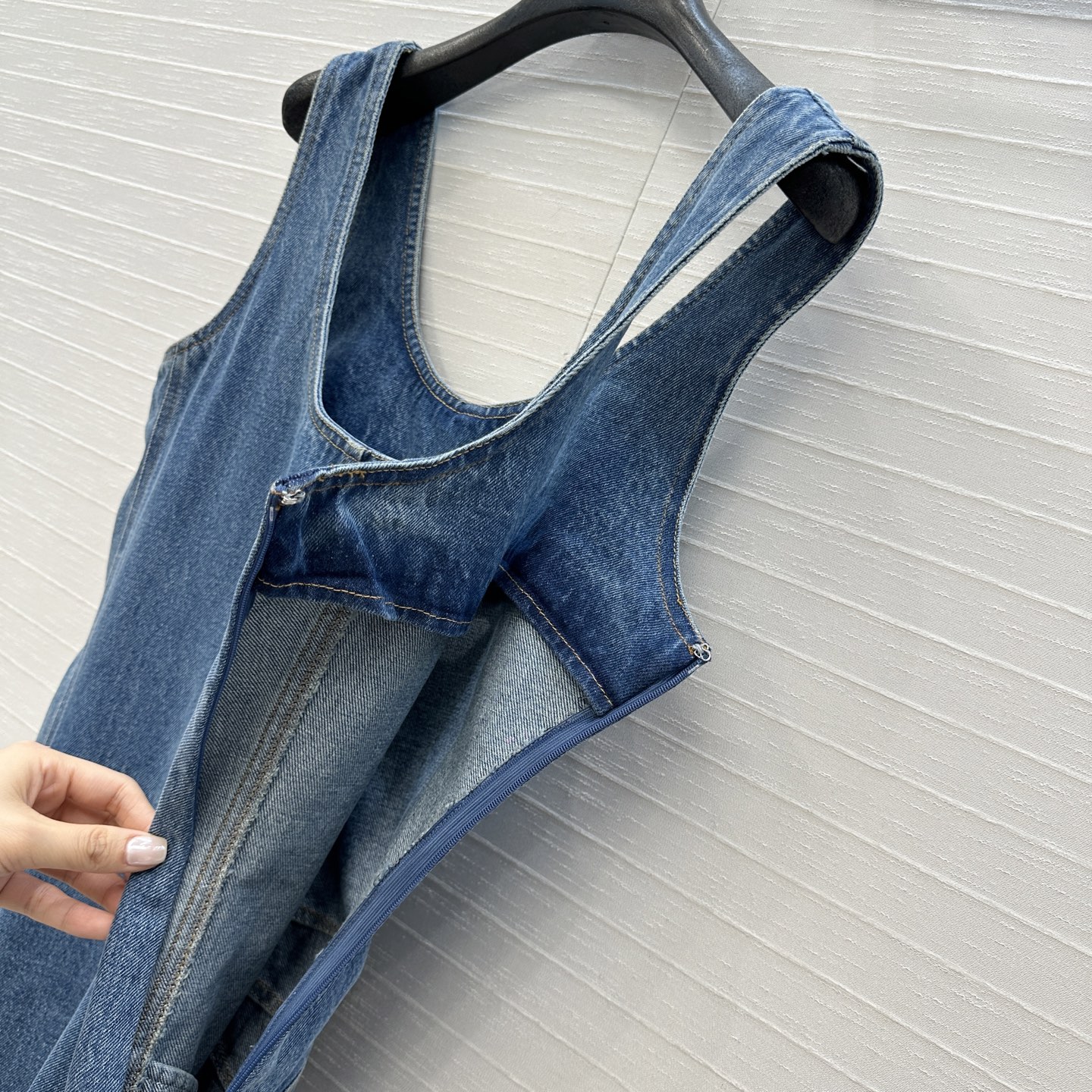 独家首发❤️Alai*26新品时髦精穿搭！酵素洗水高级牛仔连体裤！大U领背带 收腰立裁弯刀裤版型设计不挑